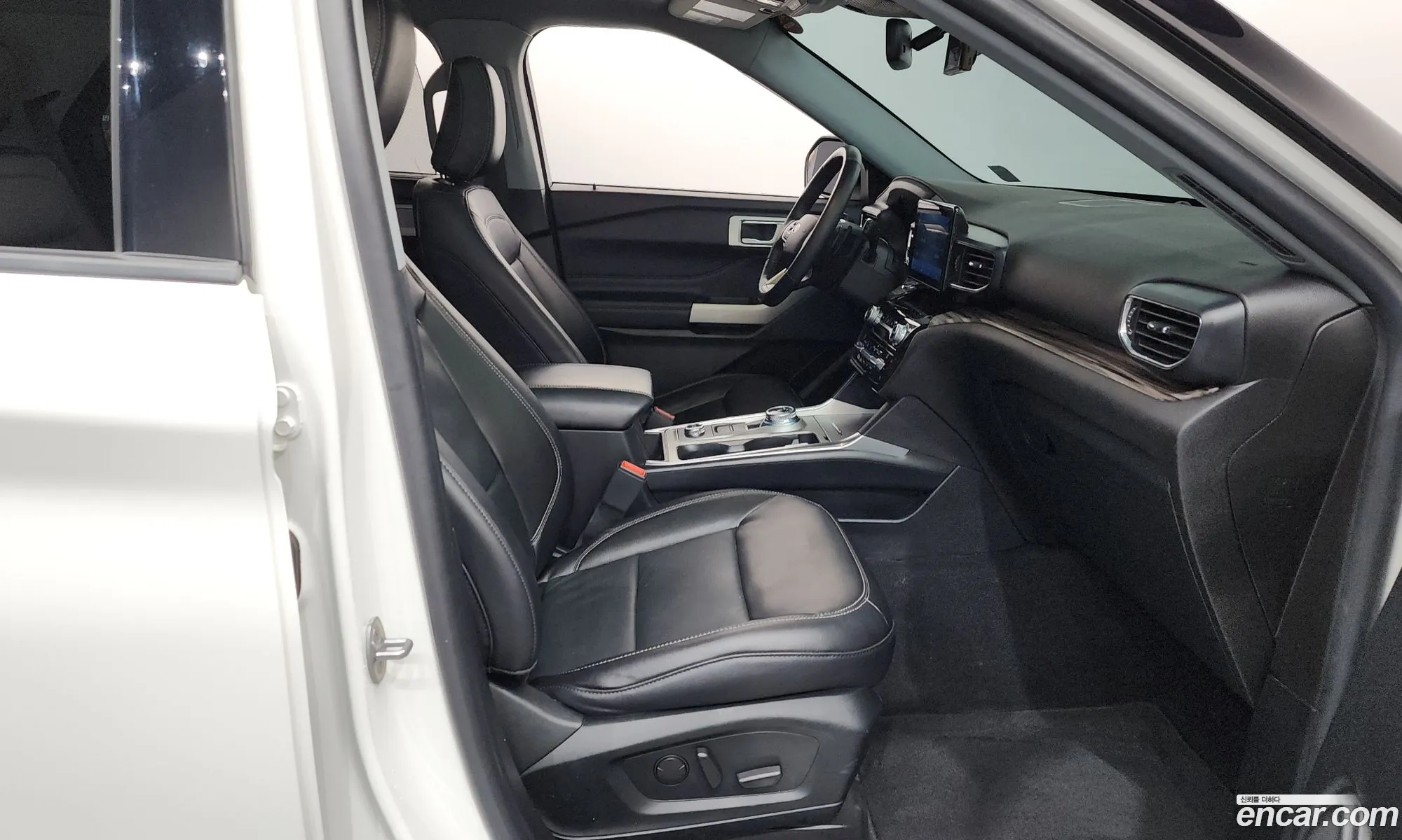 Ford Explorer 6th Gen 2021 1FM5K8FY1MNA19818 — 4
