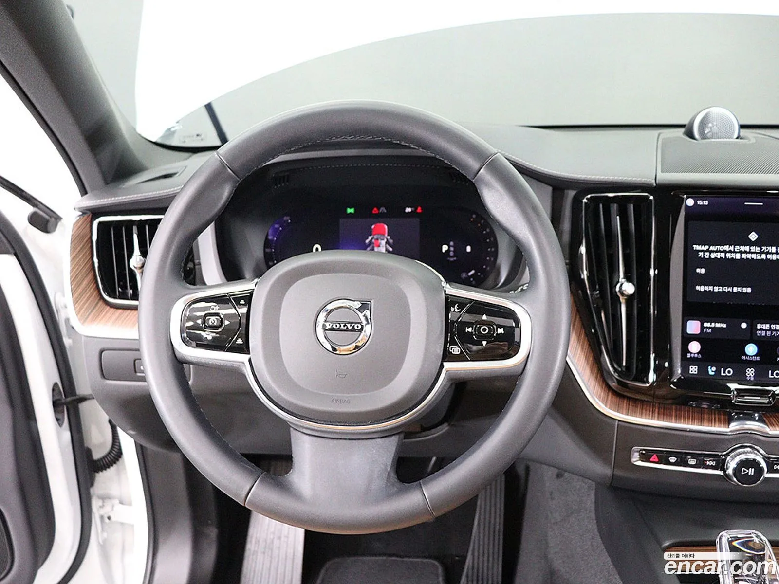 Volvo XC60 2023 — 3