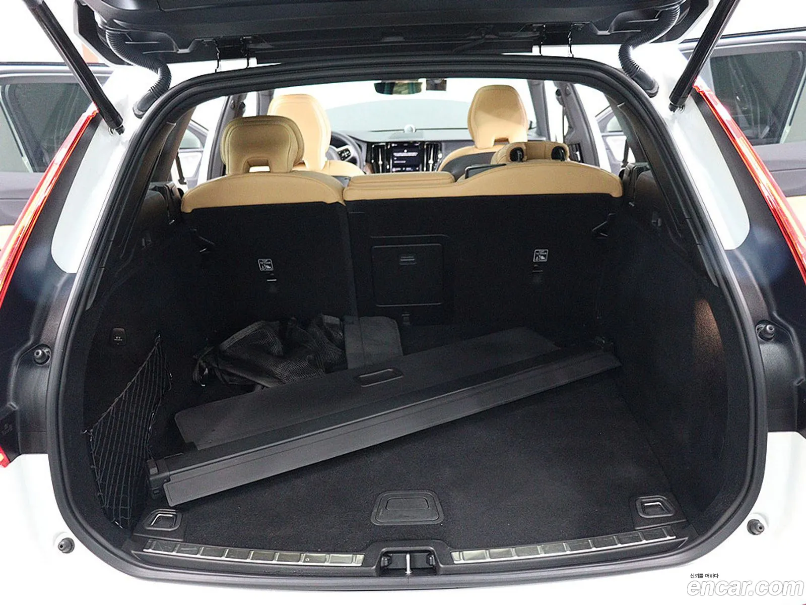 Volvo XC60 2023 — 16
