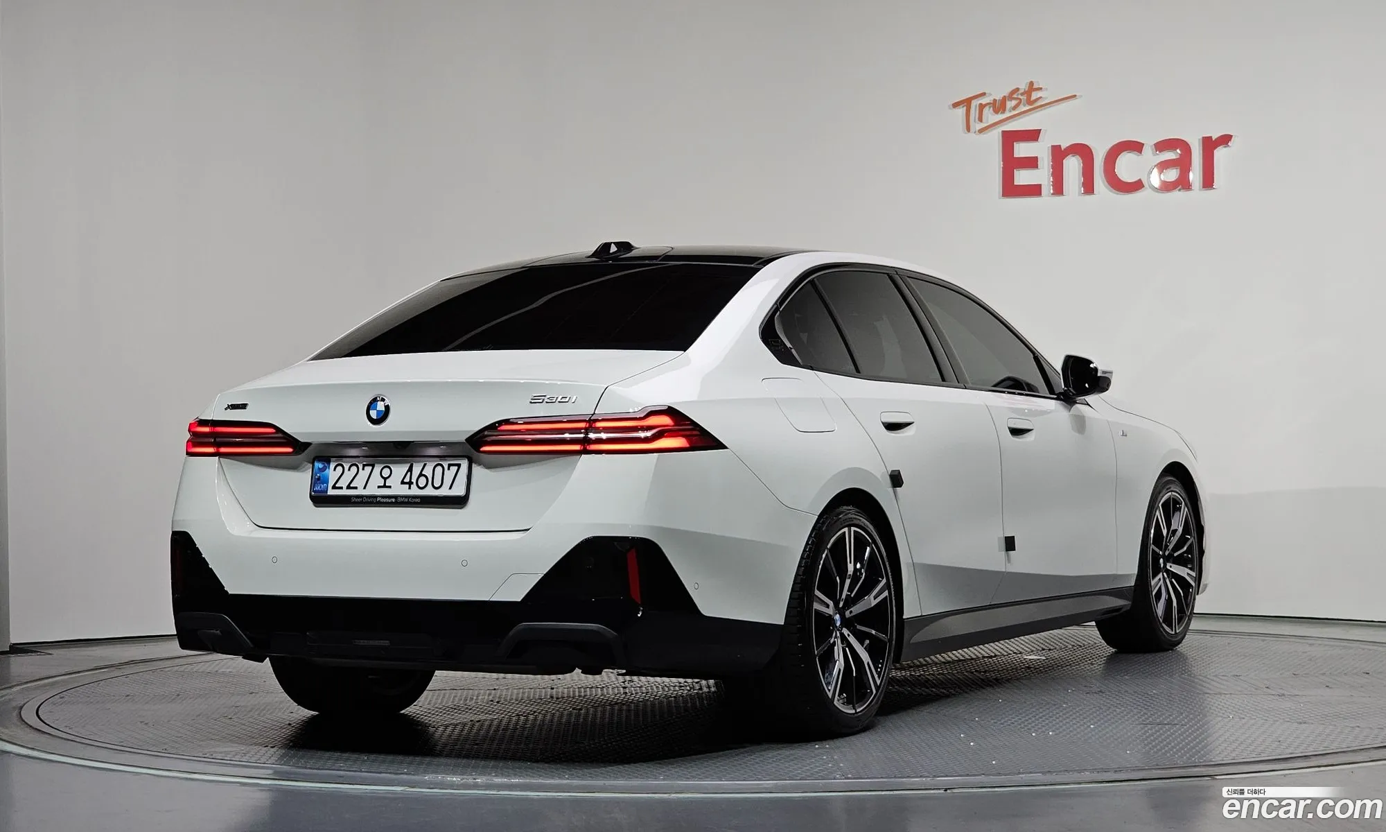 BMW 5 Series 2024 WBA51FJ01RCS35357 — 12