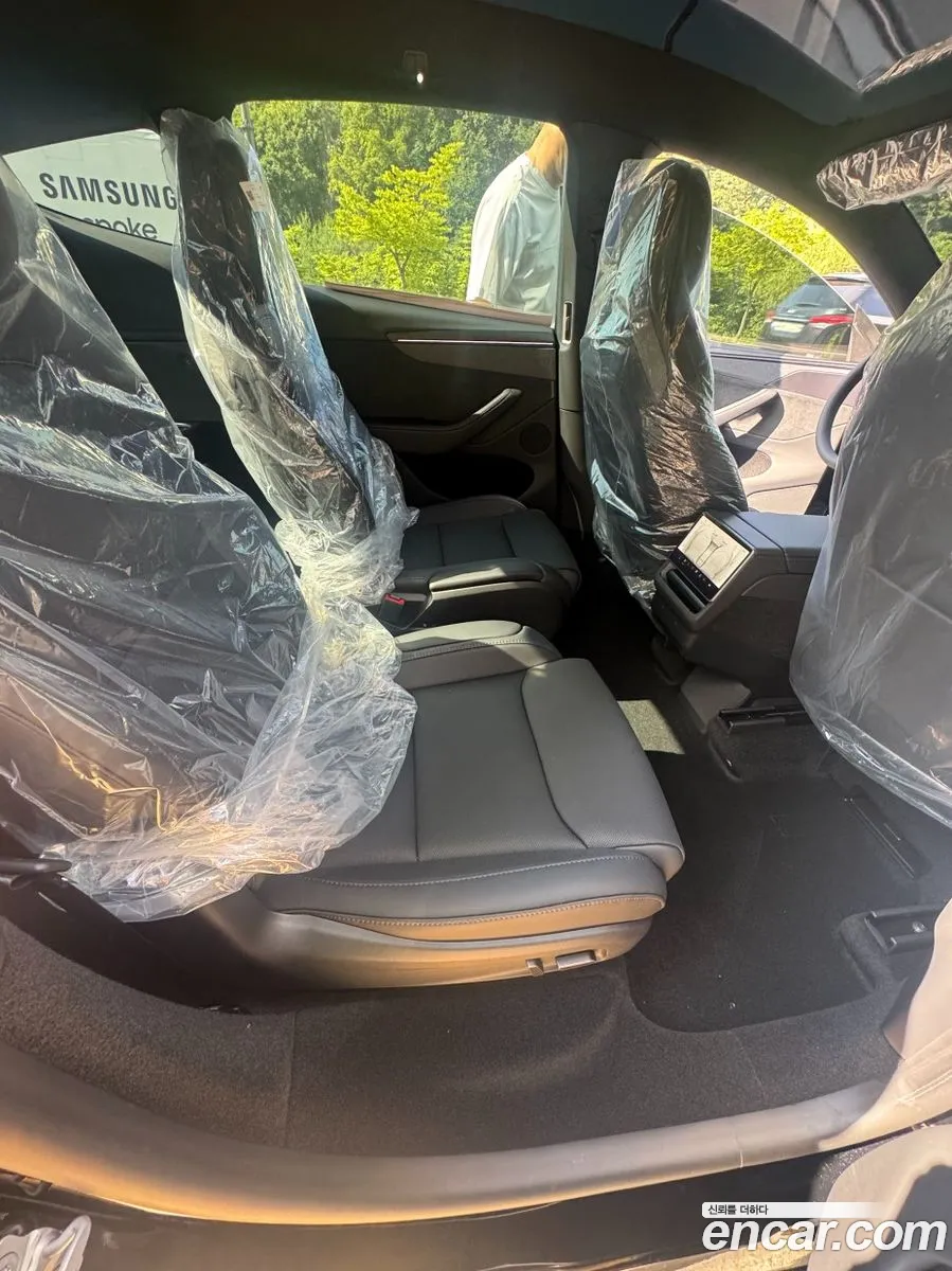 Tesla Model Y 2026 — 8