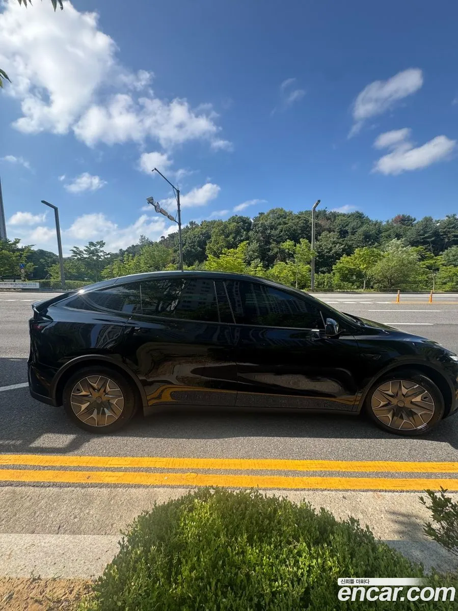 Tesla Model Y 2026 — 5