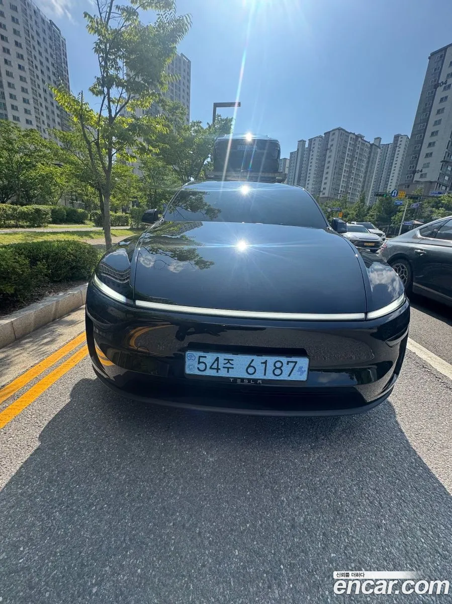 Tesla Model Y 2026 — 2