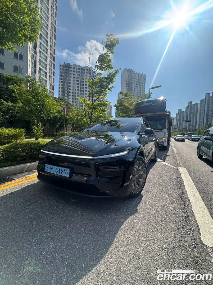 Tesla Model Y 2026 — 9