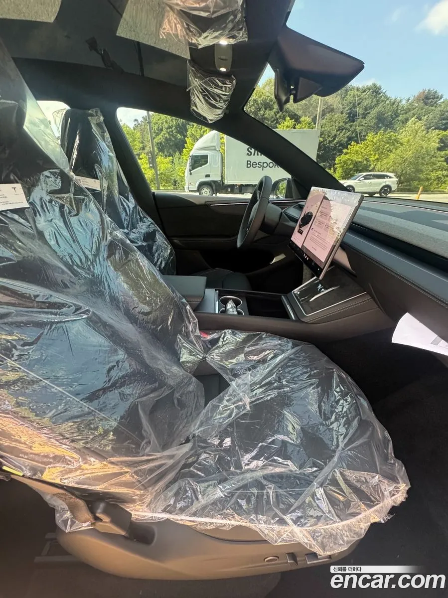Tesla Model Y 2026 — 7