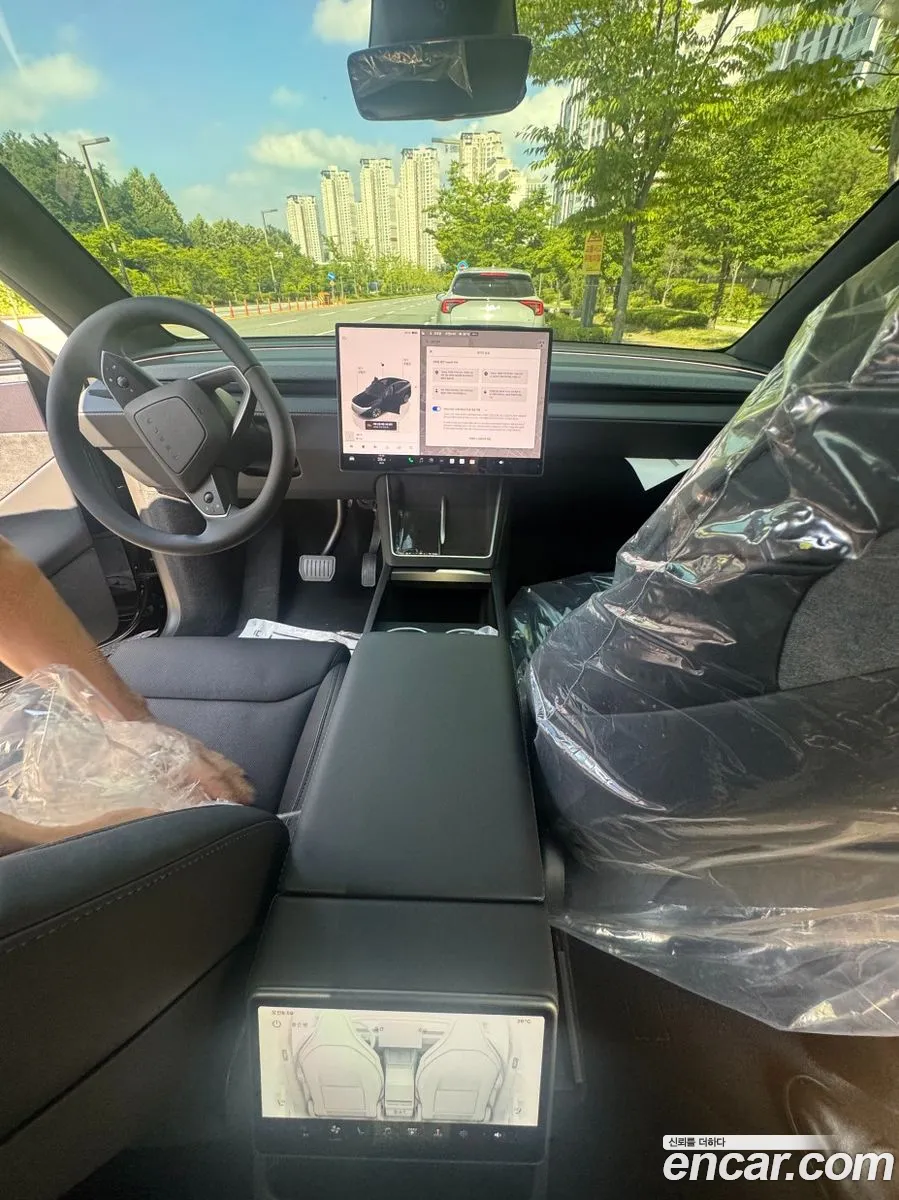 Tesla Model Y 2026 — 4