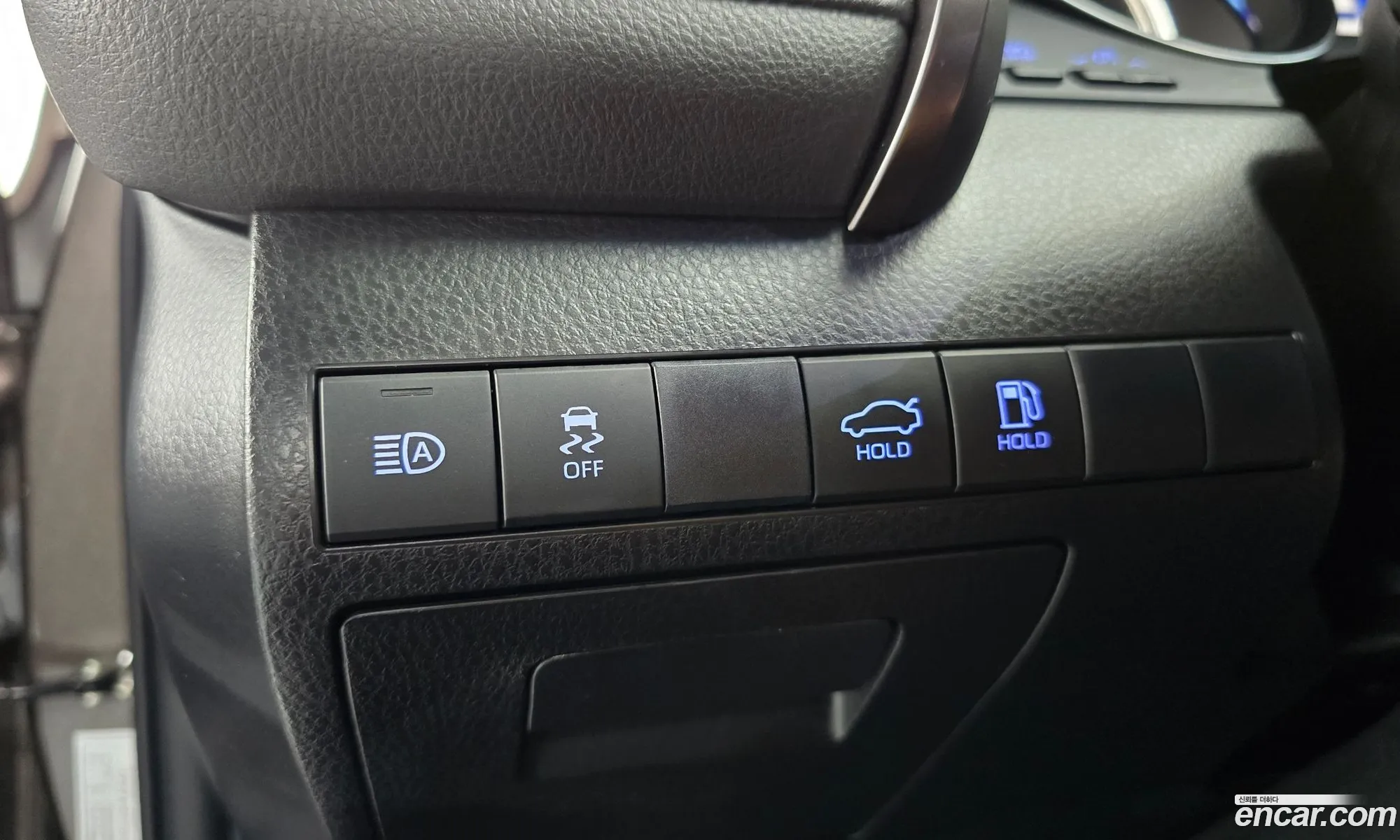 Toyota Camry 2021 — 3