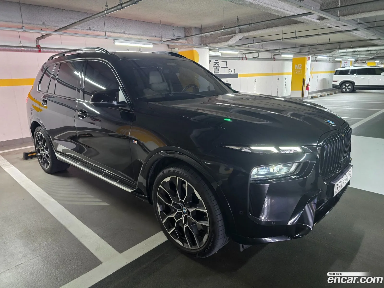 BMW X7 2023 — 7