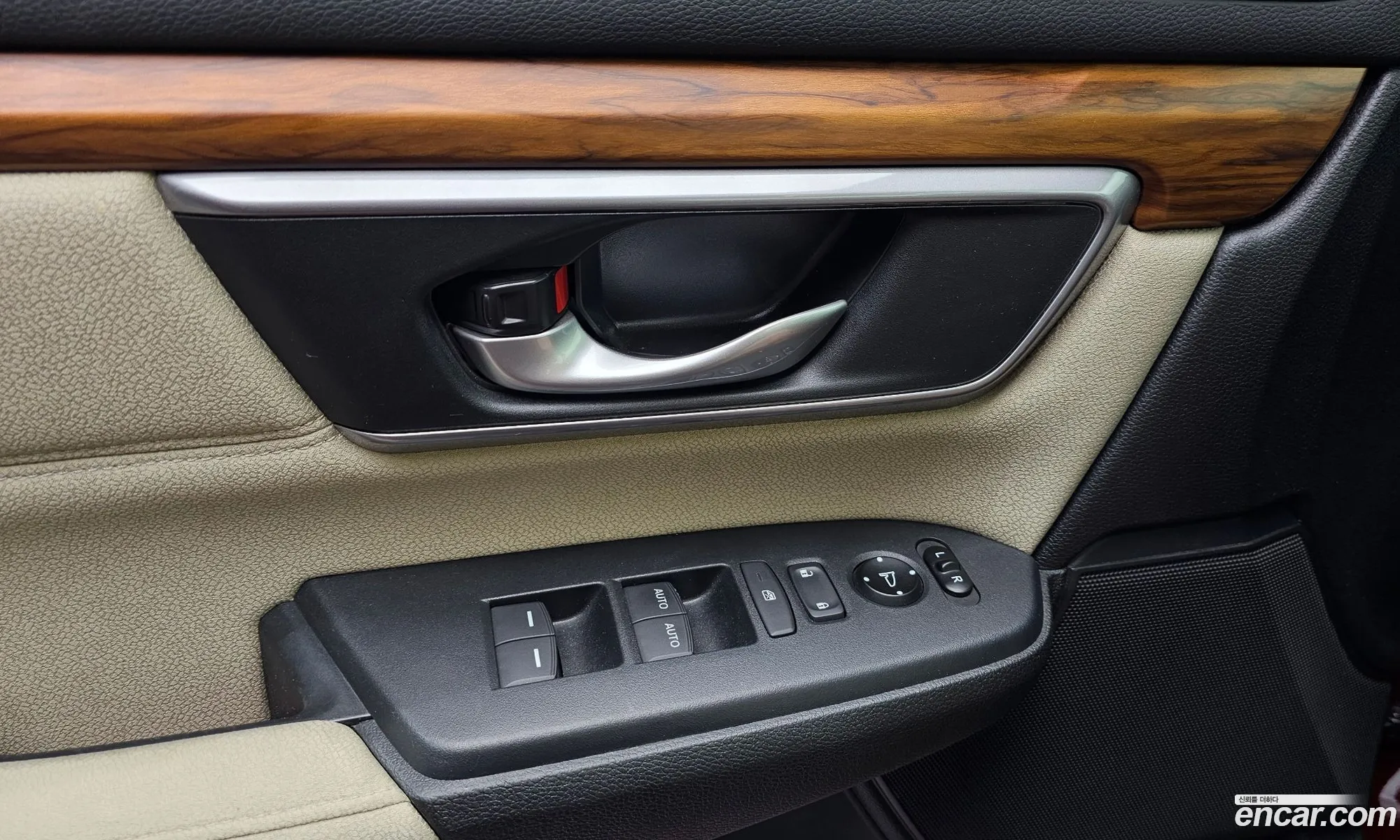 Honda CR-V 2017 2HKRW2H57HH614074 — 28