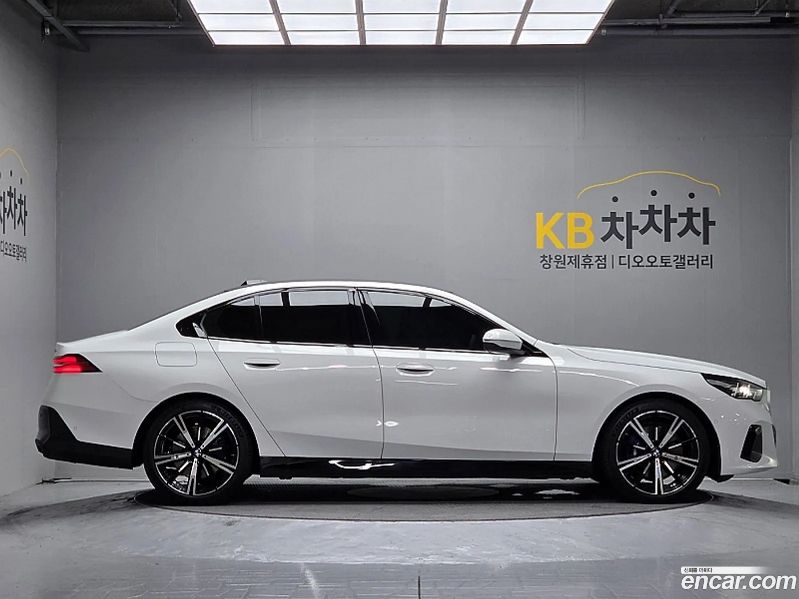 BMW 5 Series 2025 — 18