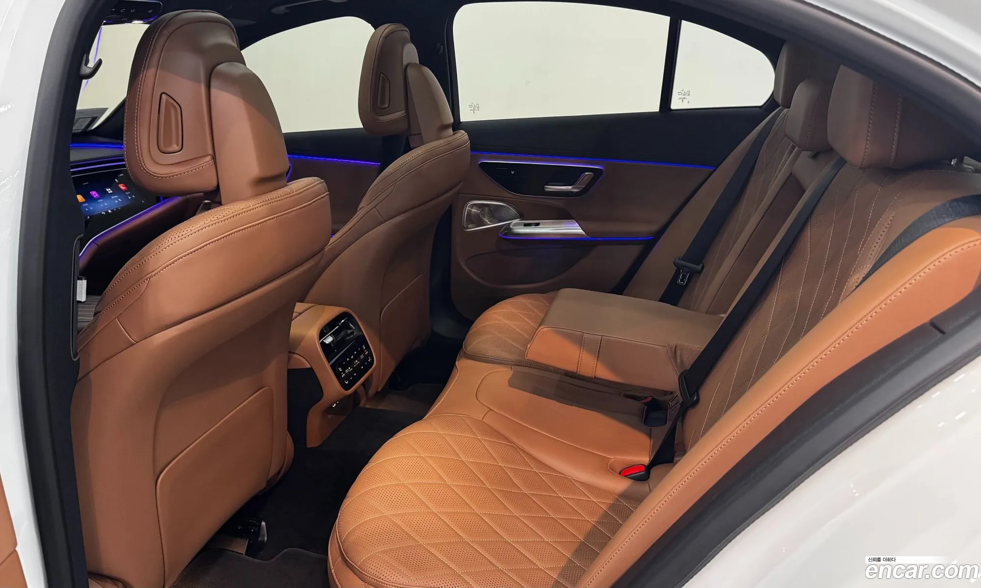 Mercedes-Benz E-Class W214 2026 — 12