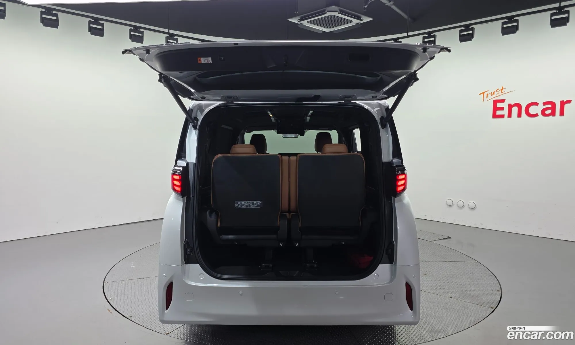 Toyota Alphard 2025 — 2