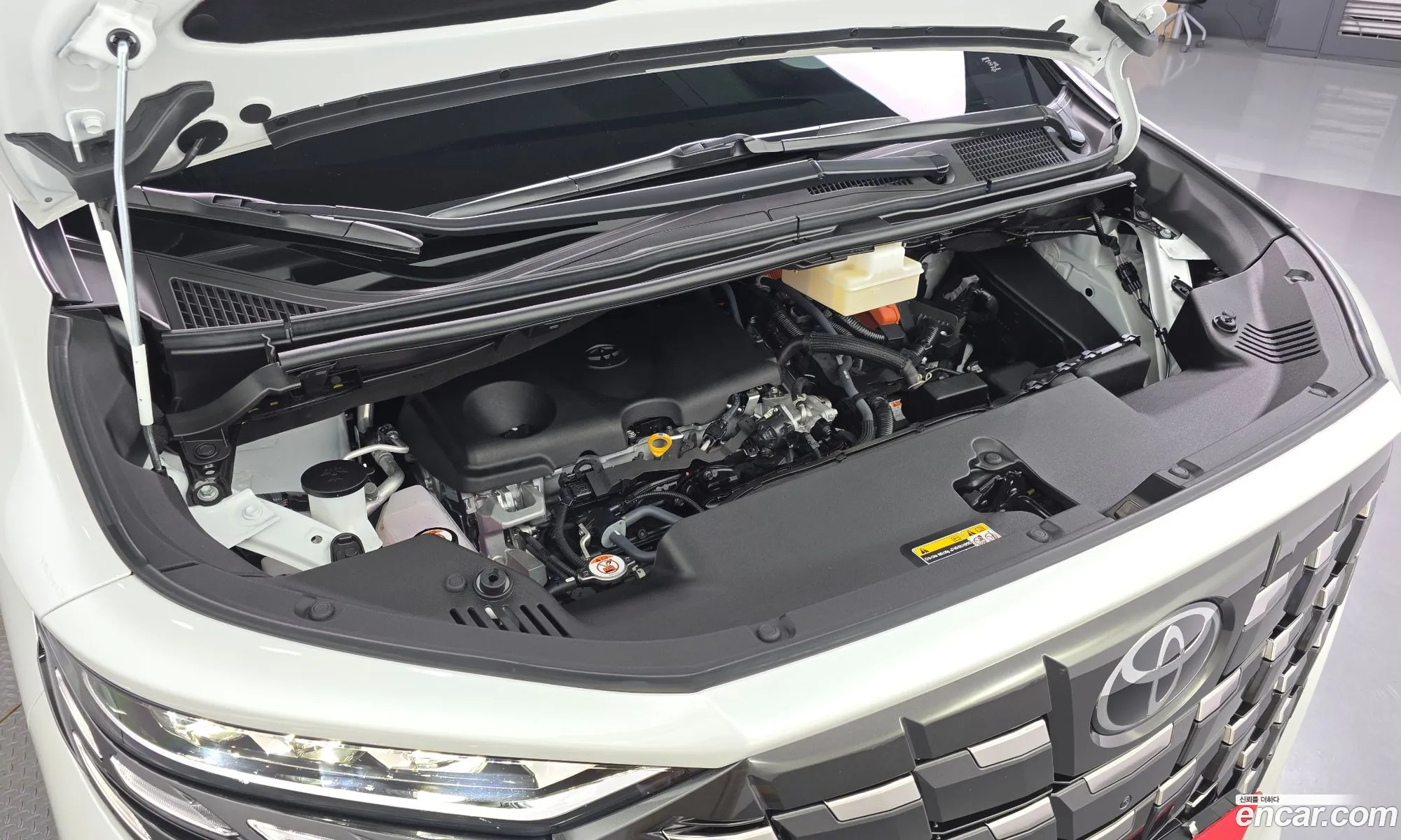 Toyota Alphard 2025 — 26