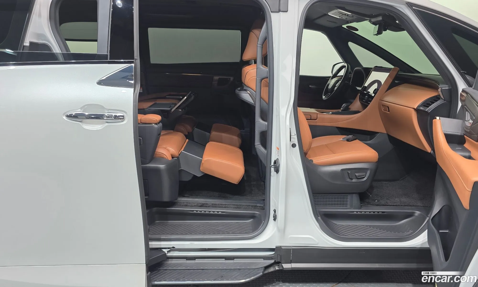 Toyota Alphard 2025 — 11
