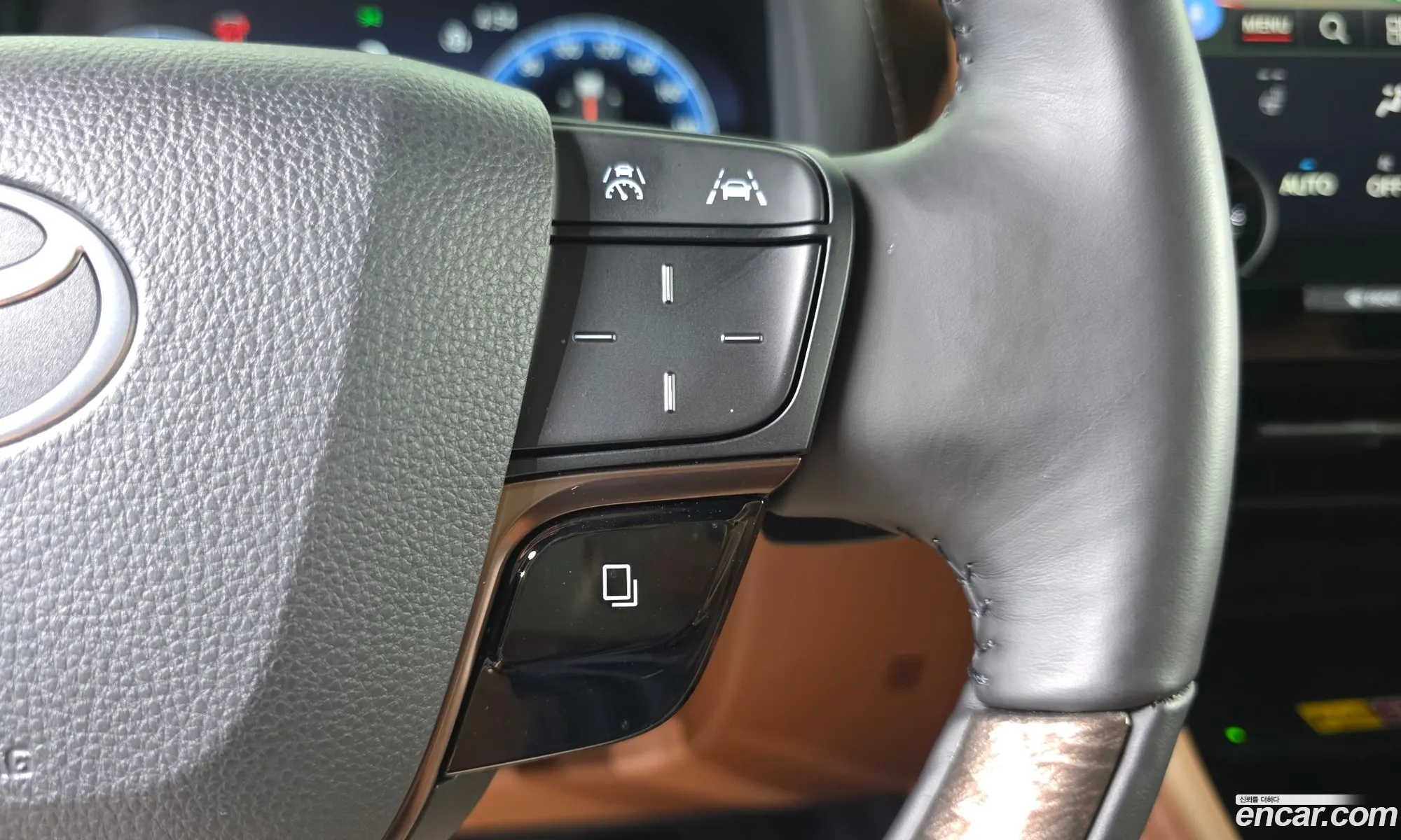 Toyota Alphard 2025 — 30
