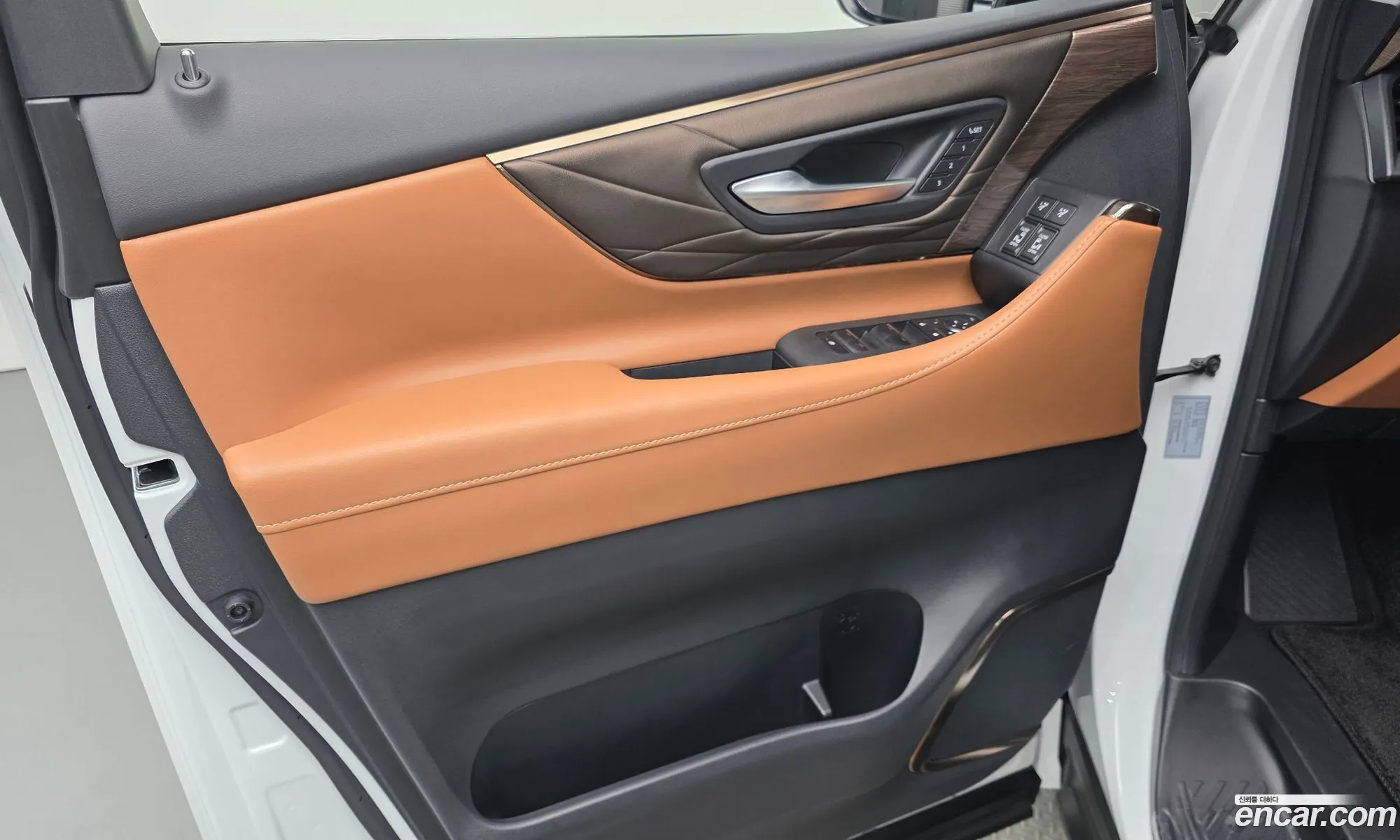 Toyota Alphard 2025 — 20