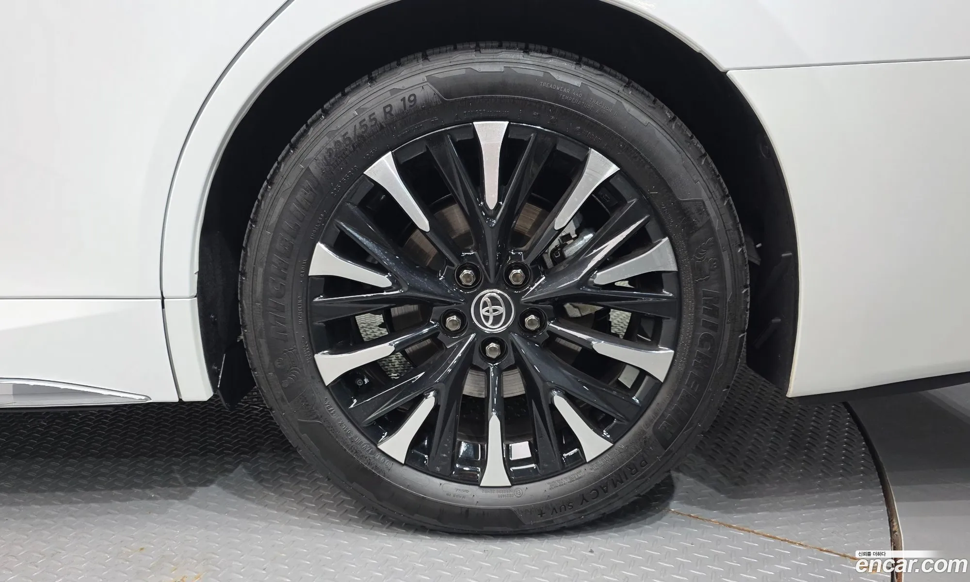 Toyota Alphard 2025 — 19