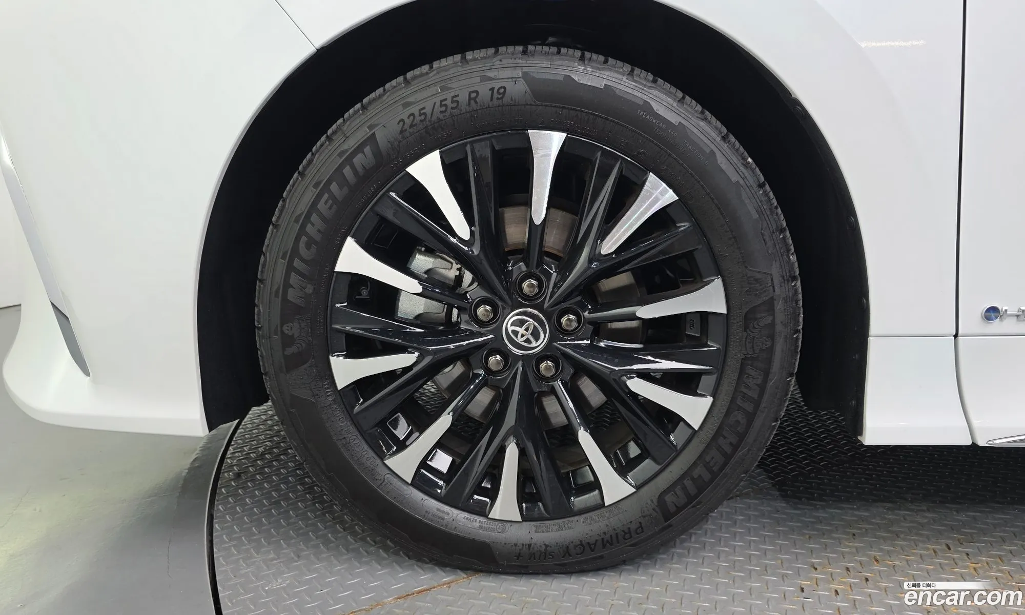 Toyota Alphard 2025 — 31