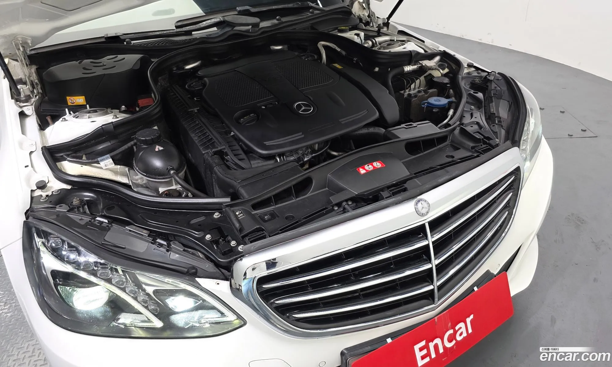 Mercedes-Benz E-Class W212 2014 WDDHF5FB1EB052603 — 13