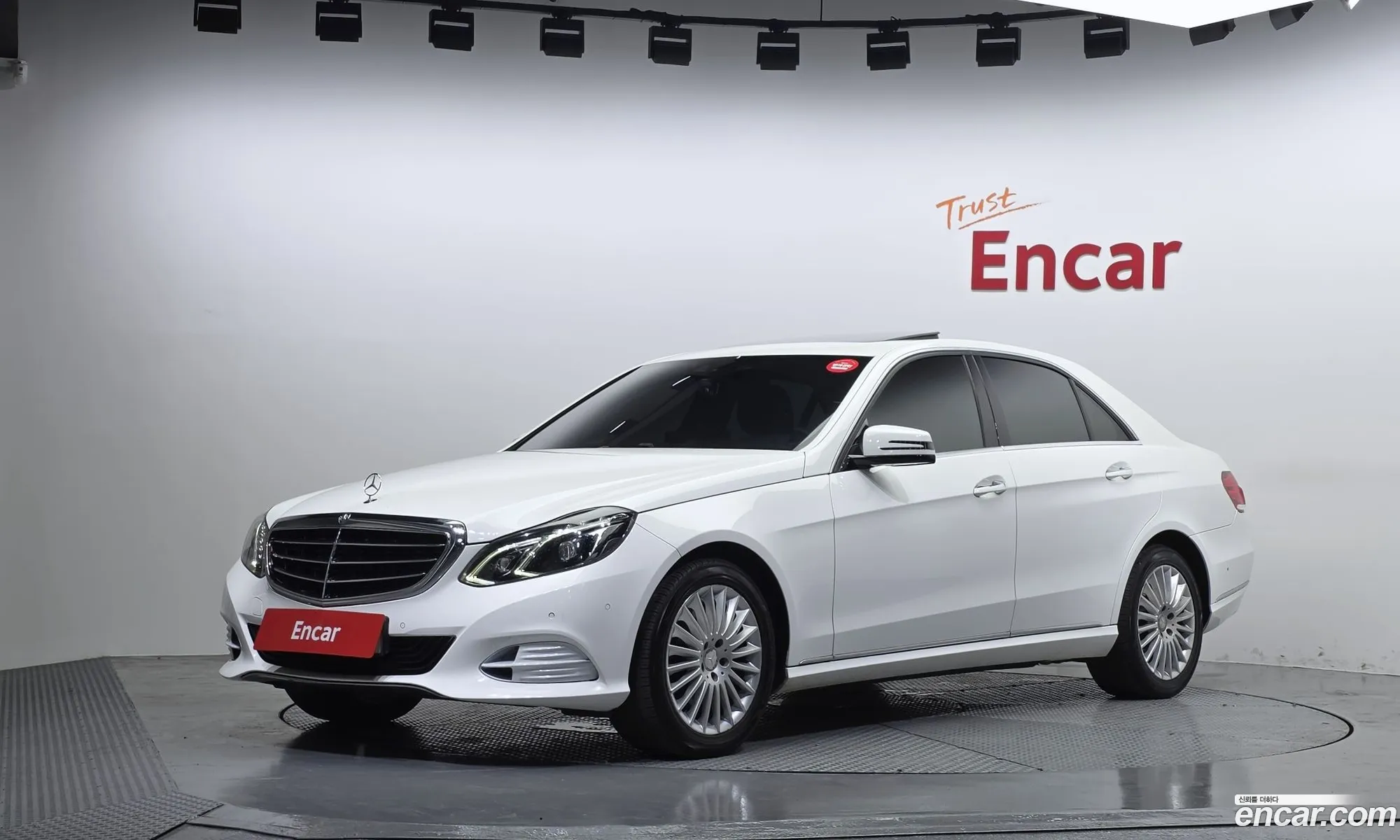 Mercedes-Benz E-Class W212 2014 WDDHF5FB1EB052603 — 14