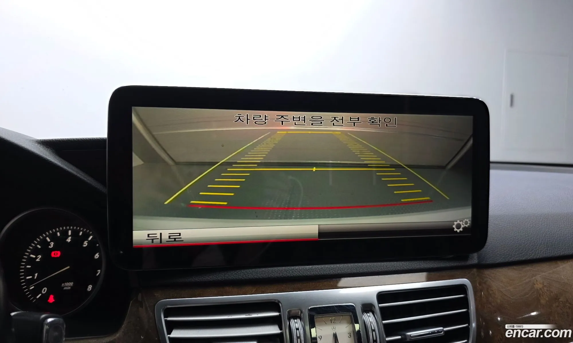 Mercedes-Benz E-Class W212 2014 WDDHF5FB1EB052603 — 10