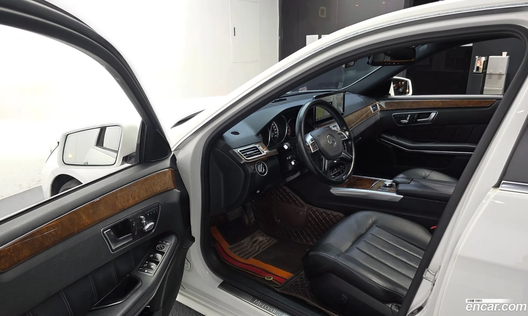 Mercedes-Benz E-Class W212 2014 WDDHF5FB1EB052603 — 3