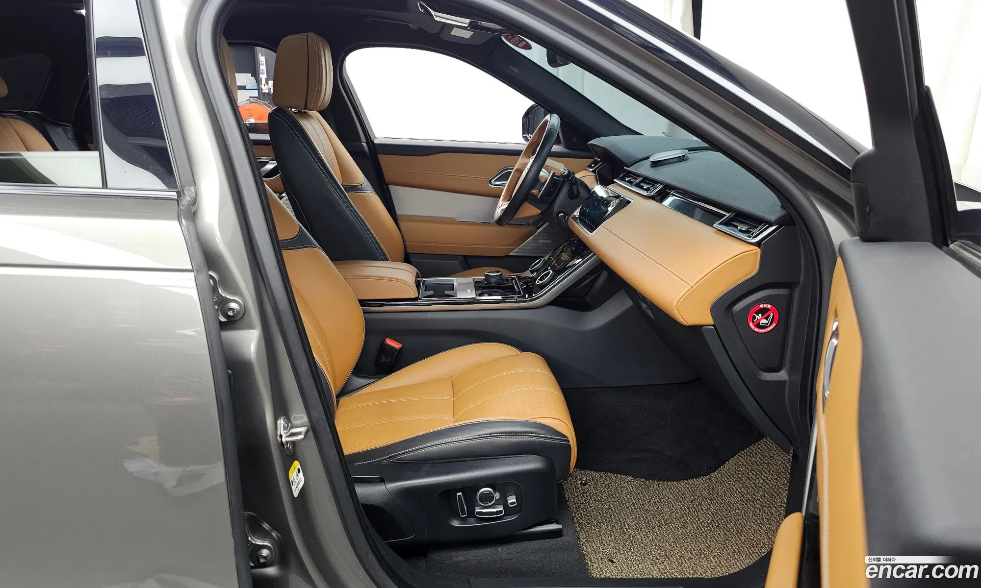 Land Rover Range Rover Velar 2018 — 12