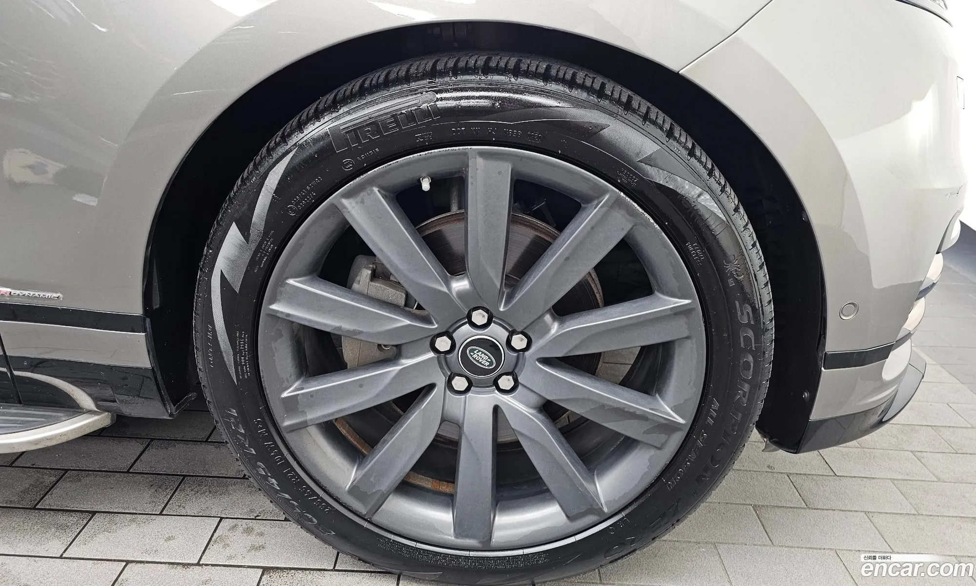 Land Rover Range Rover Velar 2018 — 33
