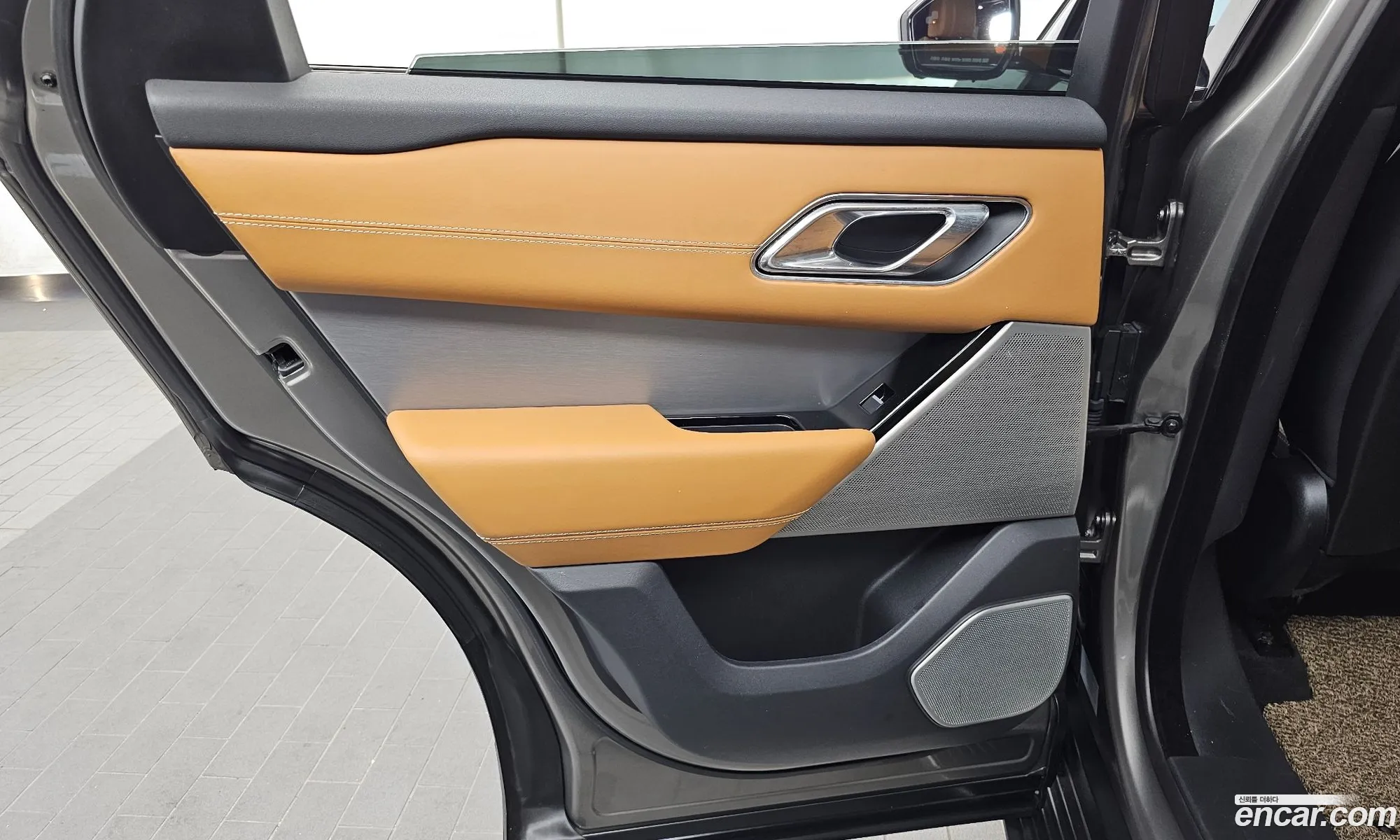 Land Rover Range Rover Velar 2018 — 3