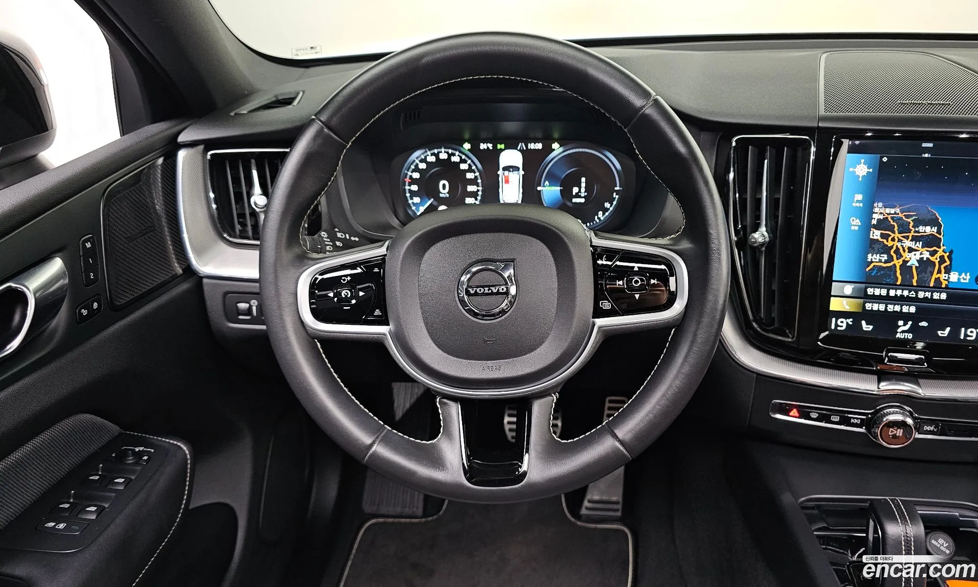 Volvo XC60 2021 — 25