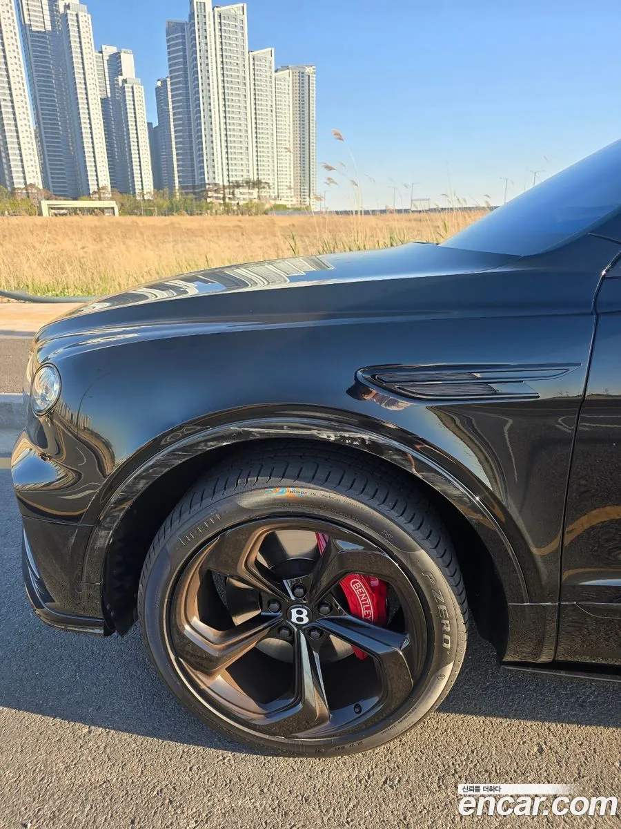 Bentley Bentayga 2024 — 19