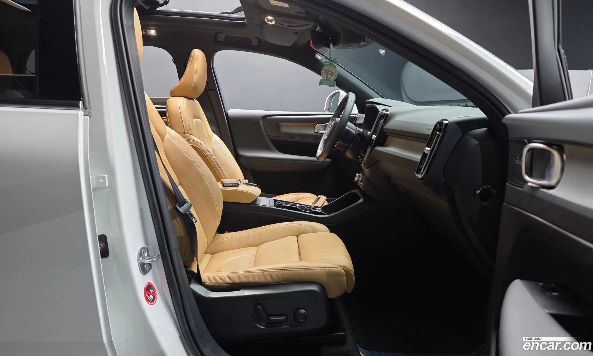 Volvo XC40 2022 — 4