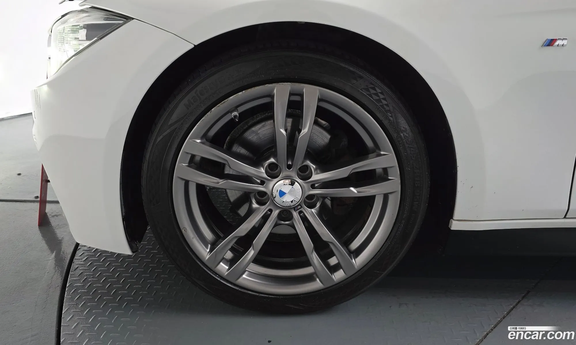 BMW 3 Series 2016 — 24