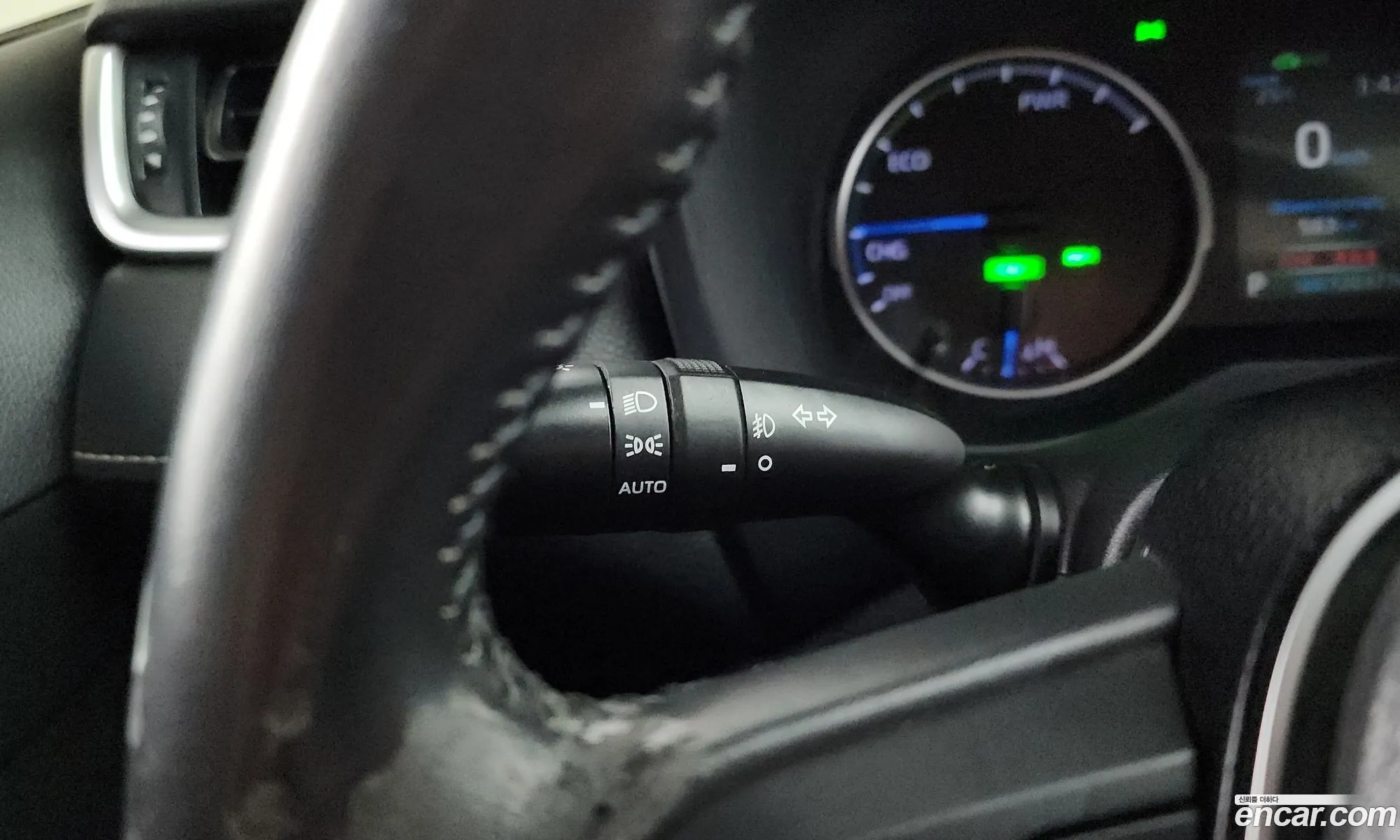 Toyota RAV4 2019 JTMW2RFV2KD017177 — 6