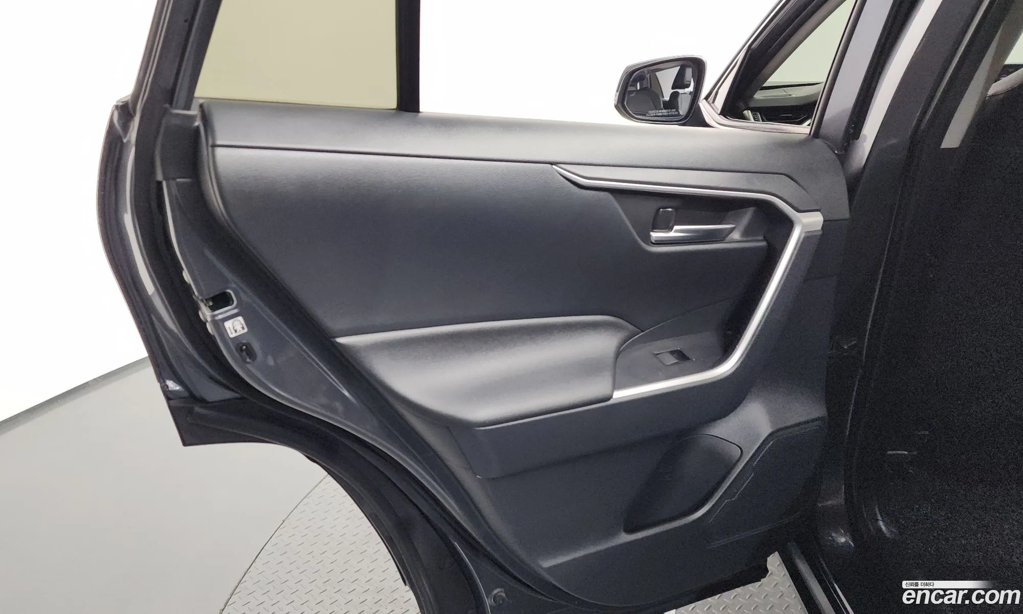 Toyota RAV4 2019 JTMW2RFV2KD017177 — 17