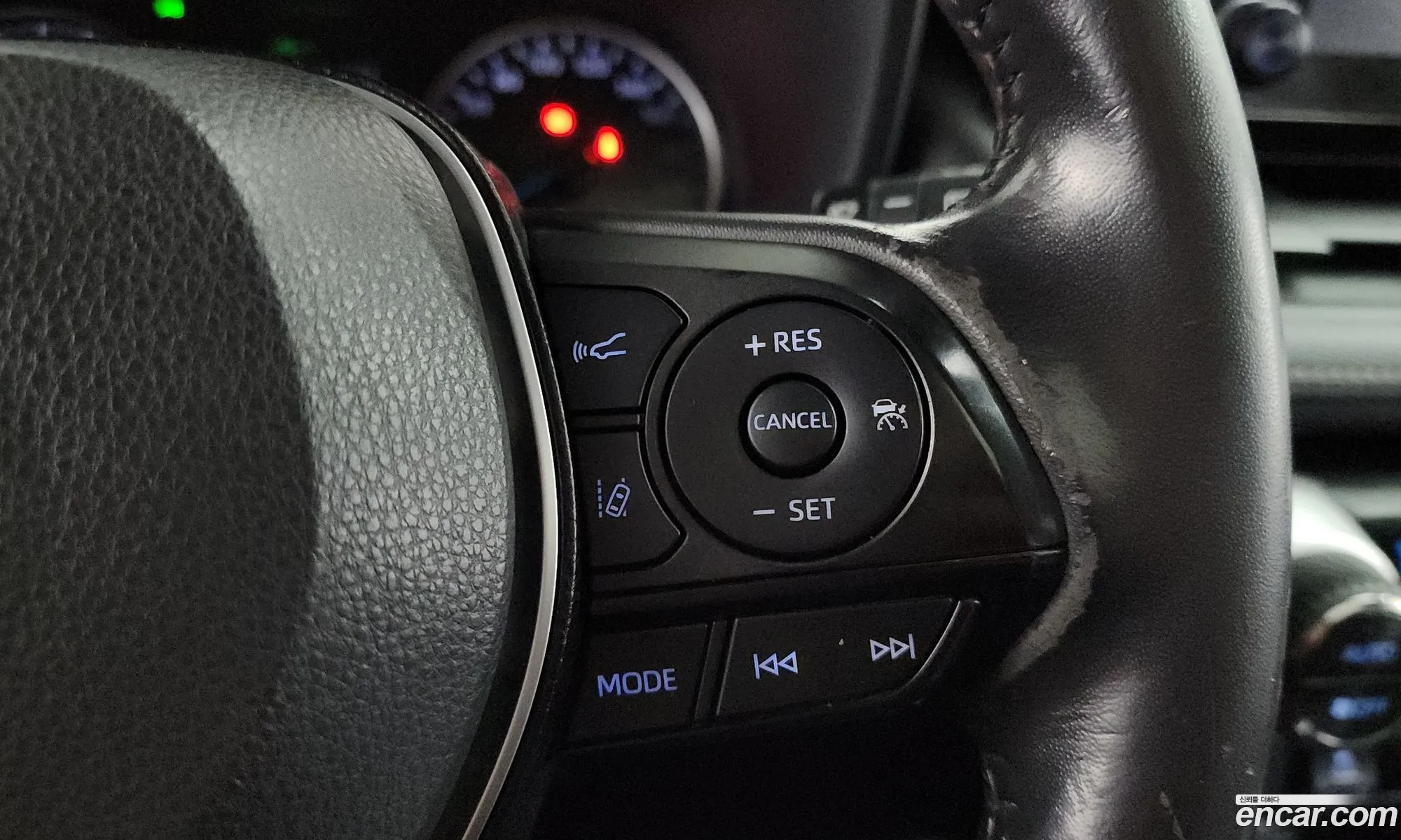 Toyota RAV4 2019 JTMW2RFV2KD017177 — 2