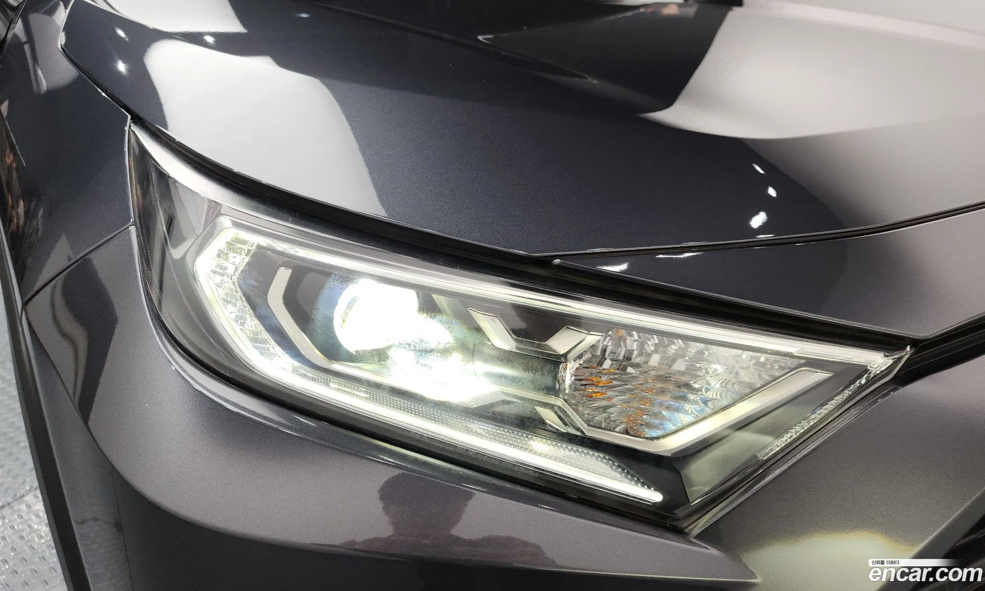 Toyota RAV4 2019 JTMW2RFV2KD017177 — 26