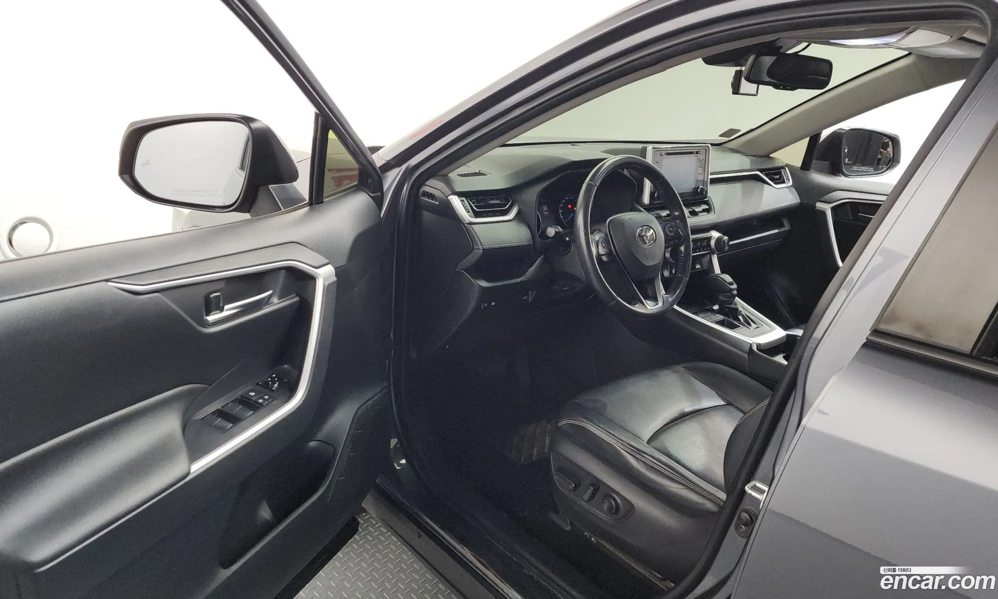 Toyota RAV4 2019 JTMW2RFV2KD017177 — 29