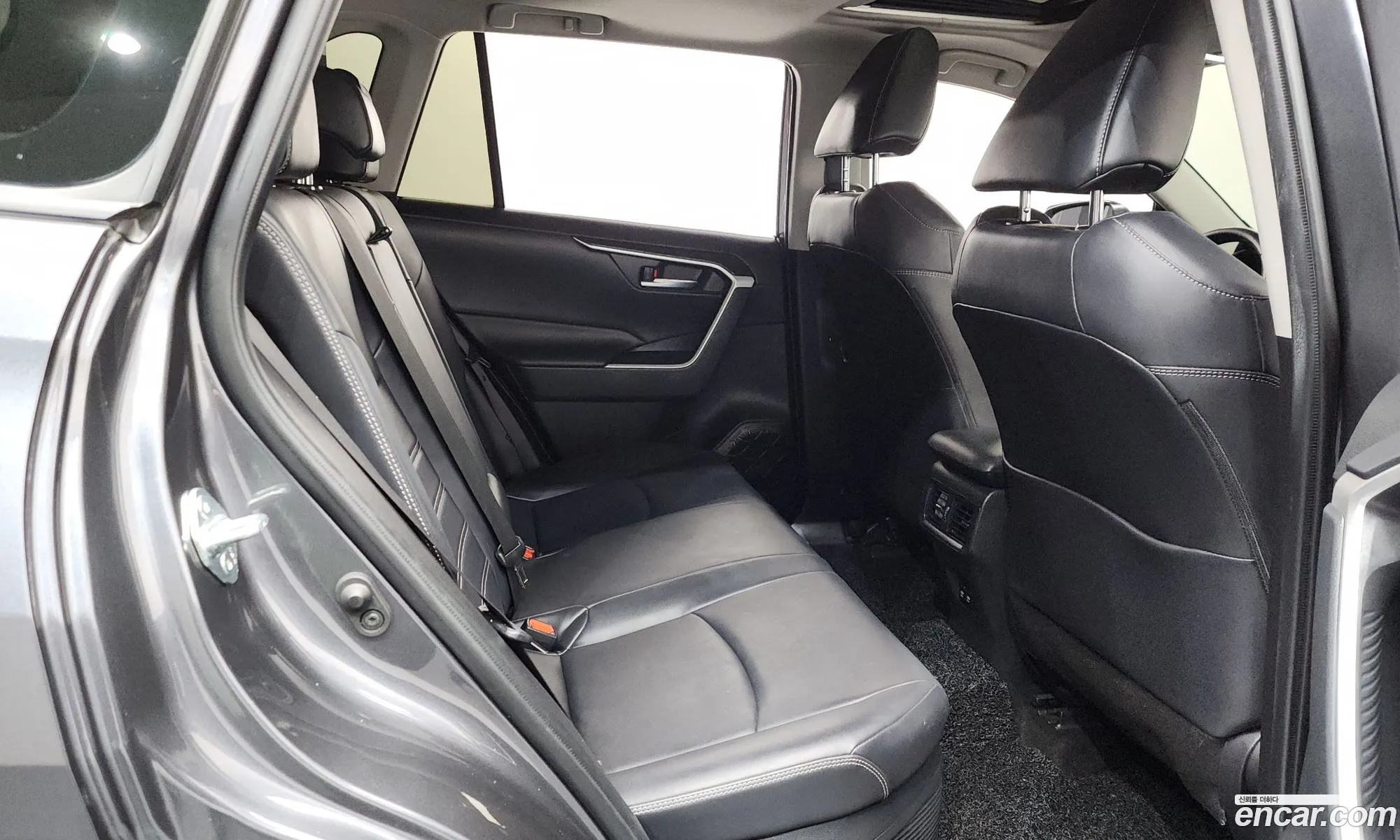 Toyota RAV4 2019 JTMW2RFV2KD017177 — 33