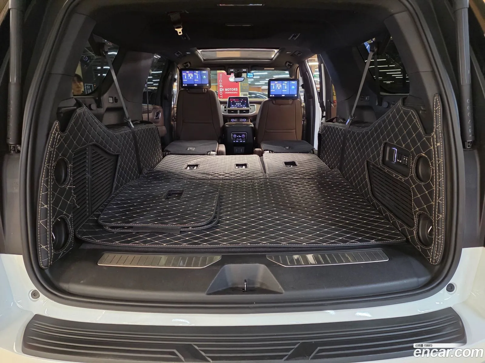 Chevrolet Suburban 2021 — 3