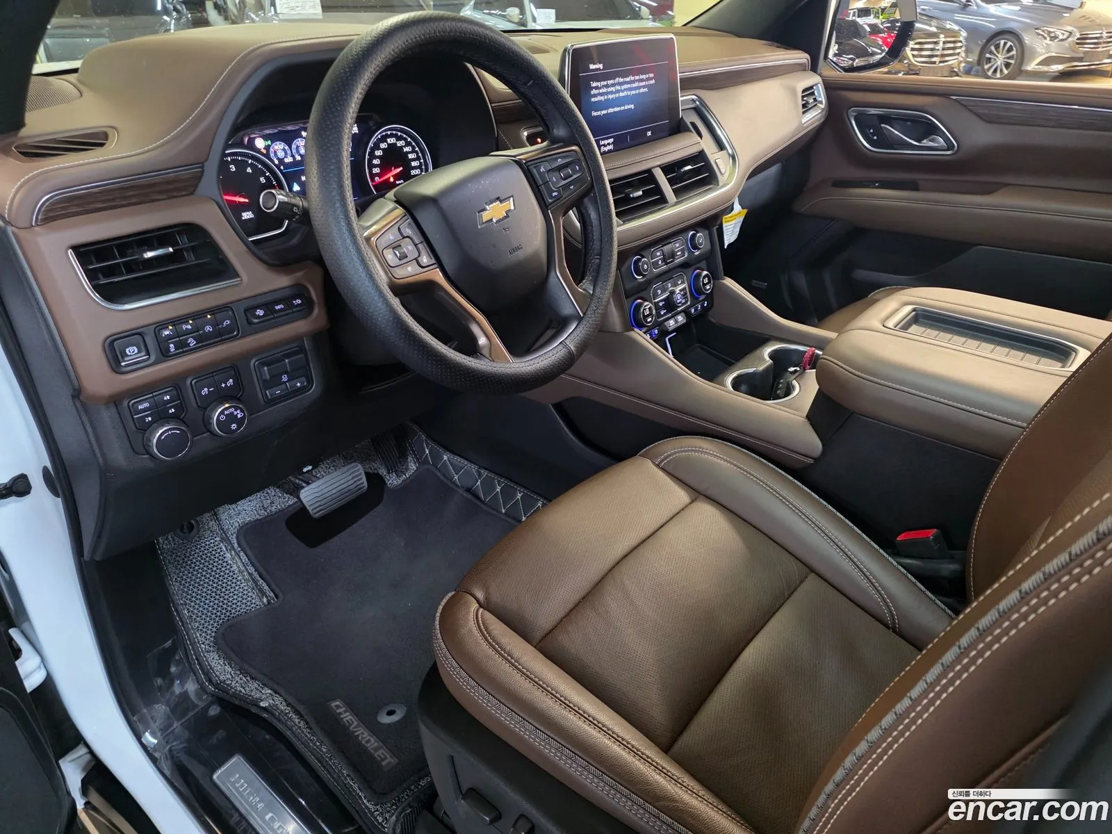 Chevrolet Suburban 2021 — 12