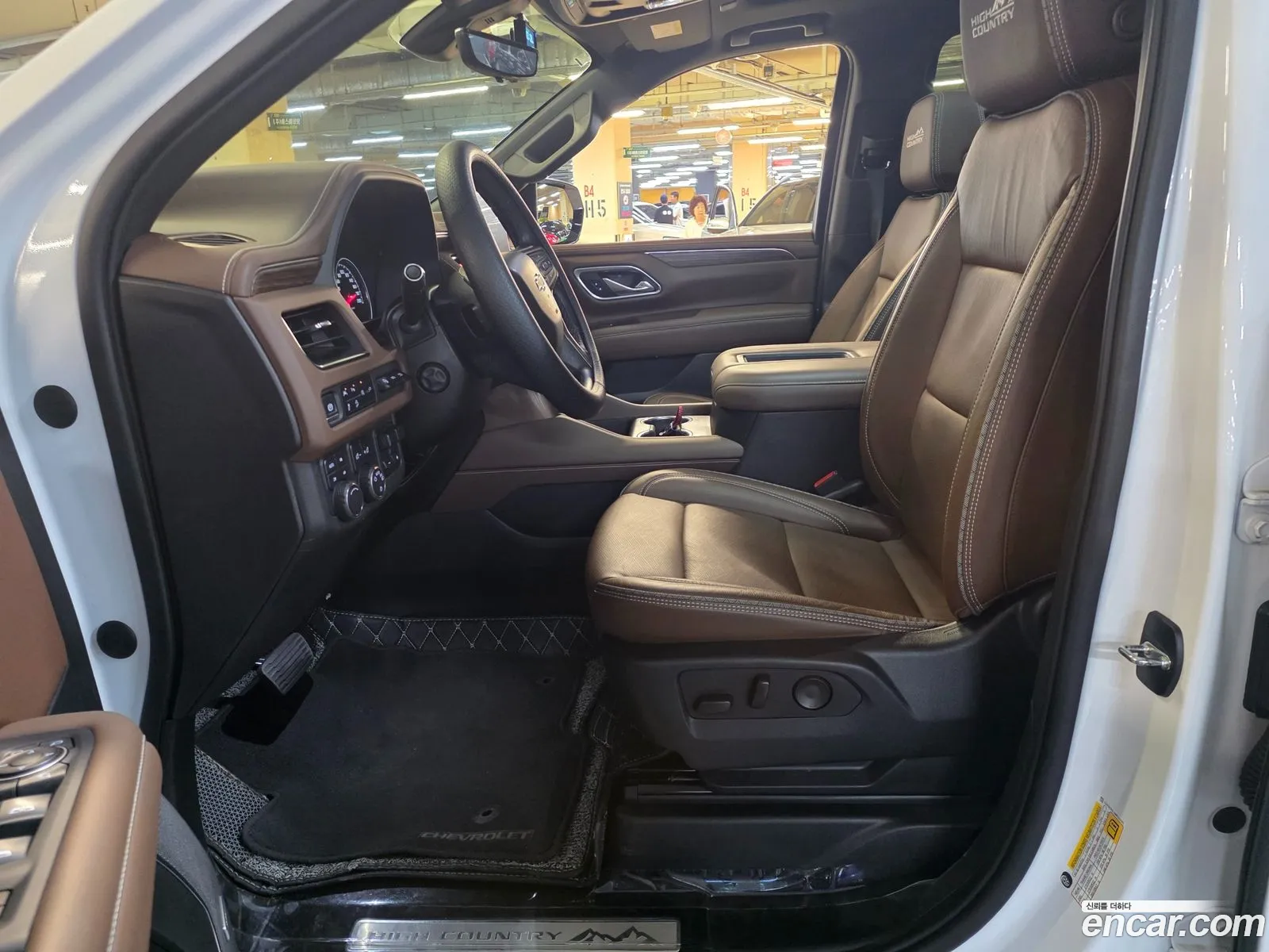 Chevrolet Suburban 2021 — 19