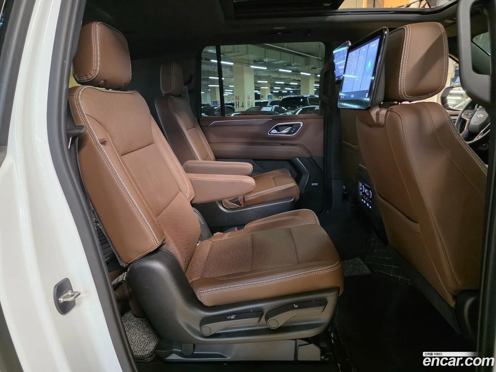 Chevrolet Suburban 2021 — 13