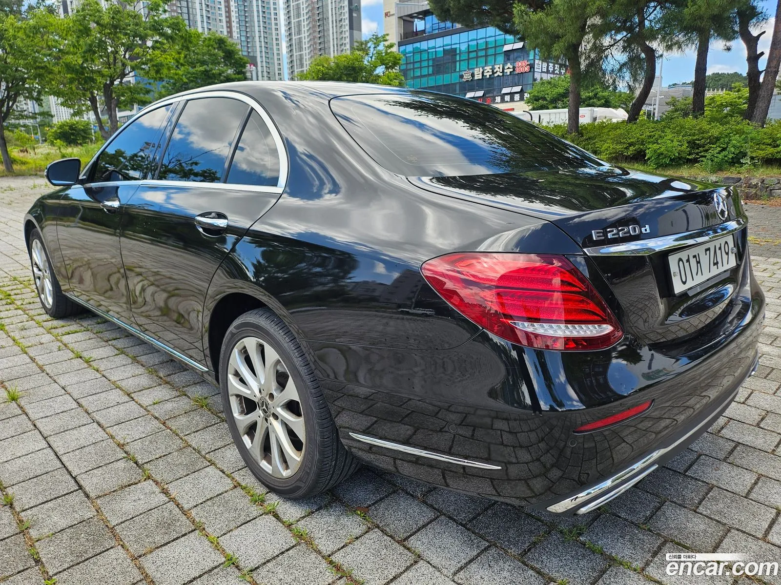 Mercedes-Benz E-Class W213 2017 — 18