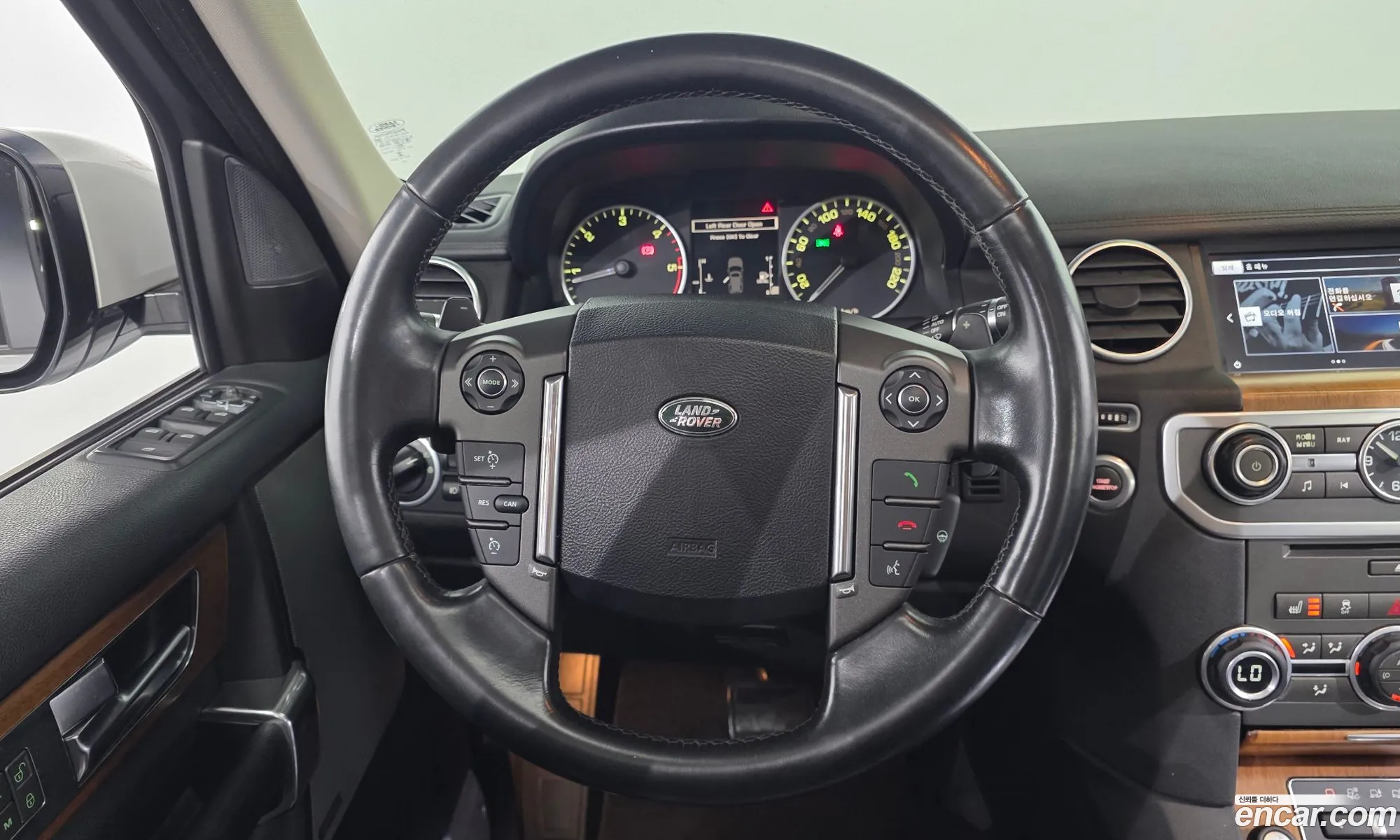 Land Rover Discovery 4 2016 SALLAAAG6GA802415 — 19
