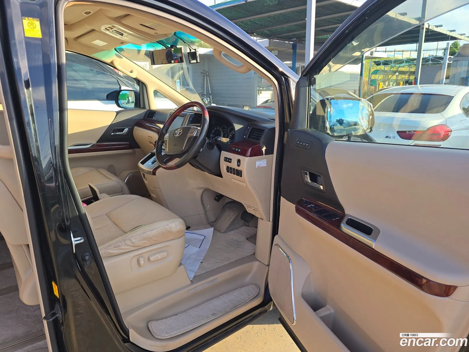 Toyota Alphard 2010 — 17