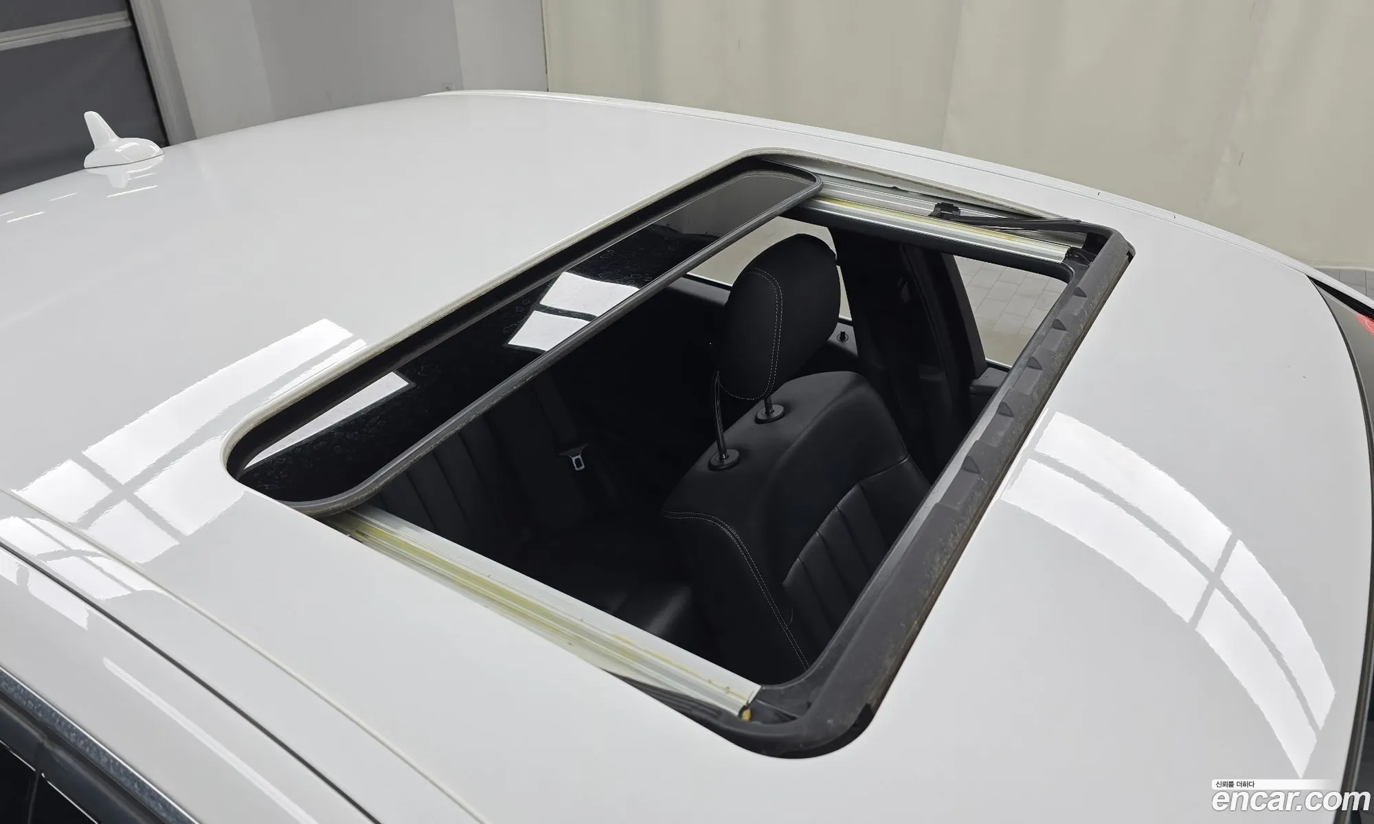 Mercedes-Benz E-Class W212 2014 WDDHF0CB0EB059453 — 9