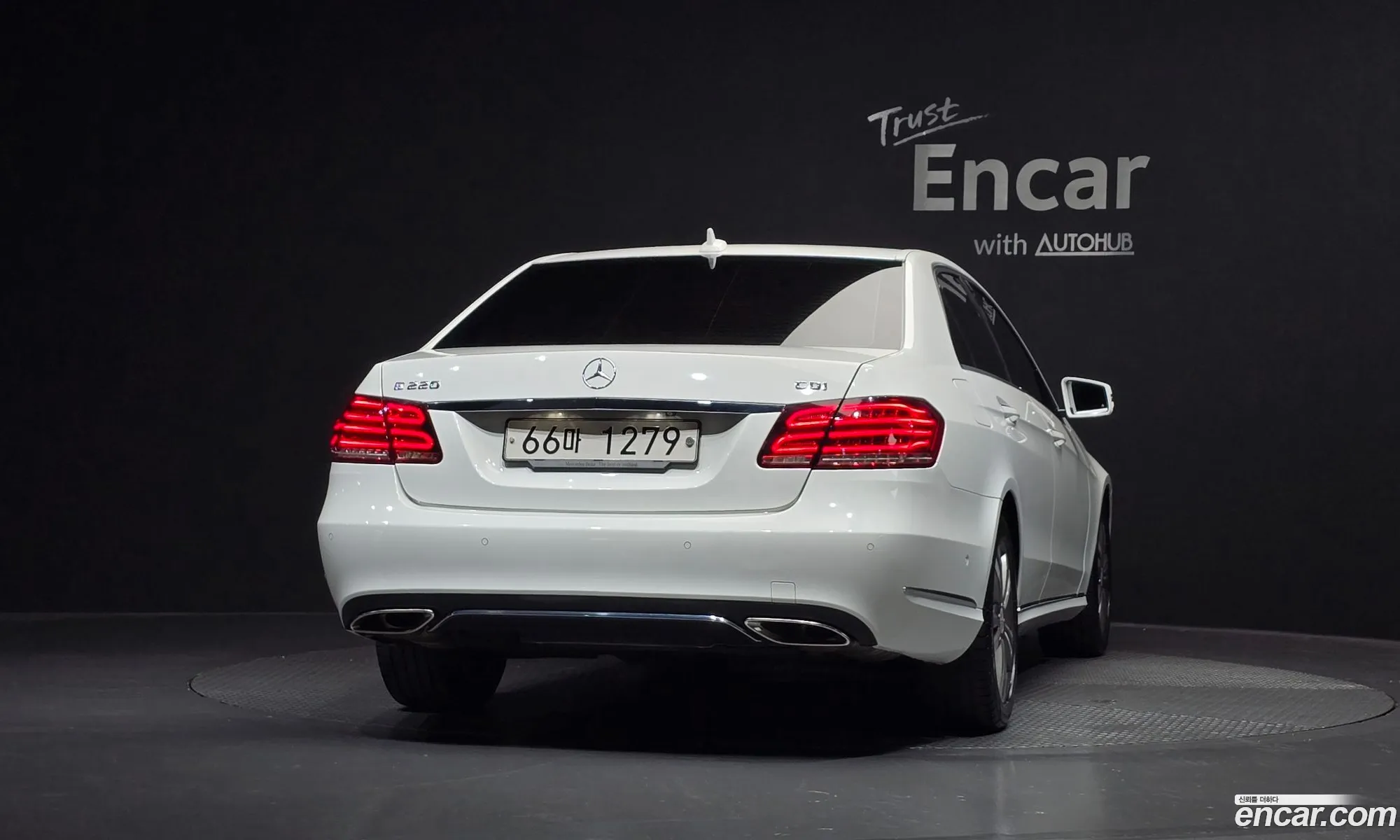 Mercedes-Benz E-Class W212 2014 WDDHF0CB0EB059453 — 8
