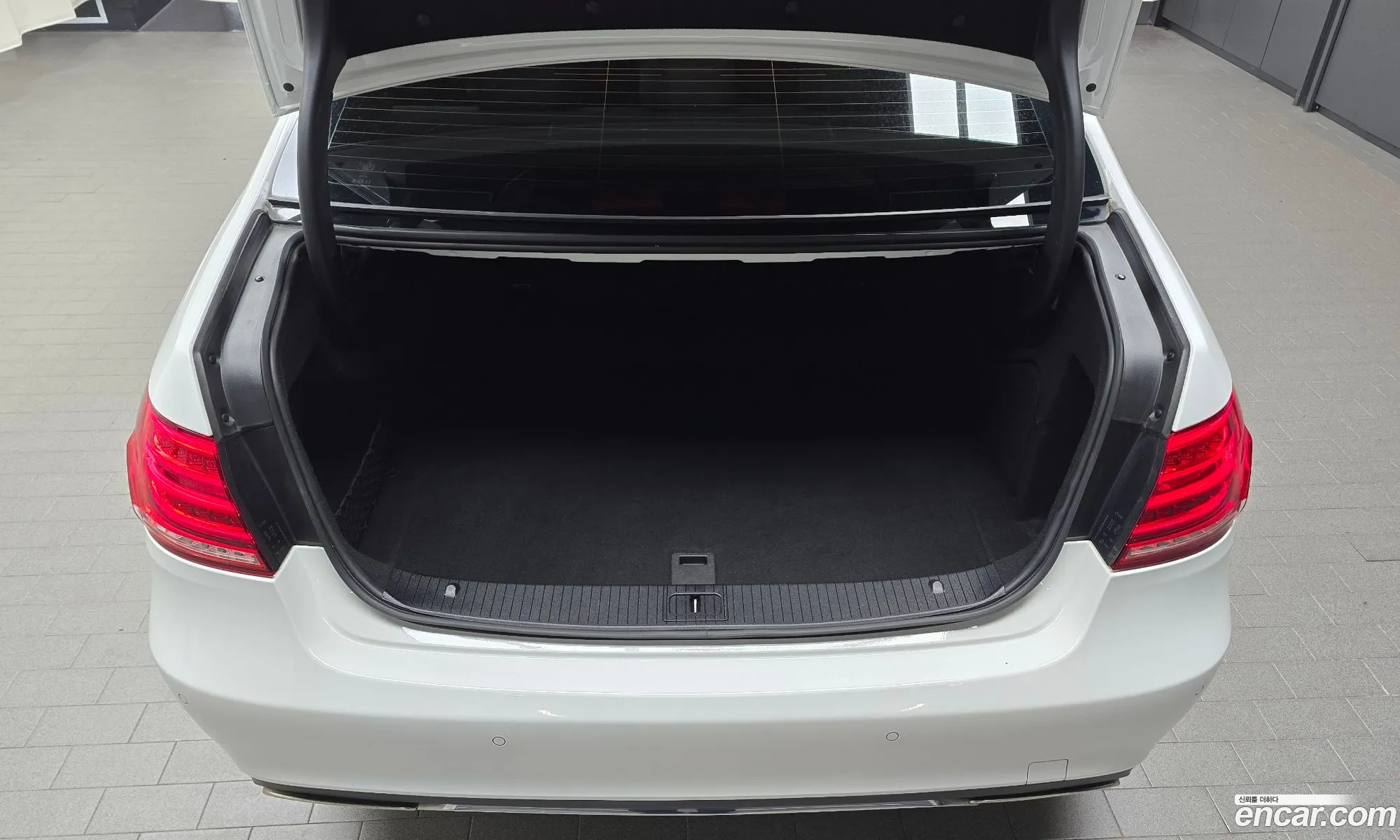 Mercedes-Benz E-Class W212 2014 WDDHF0CB0EB059453 — 5