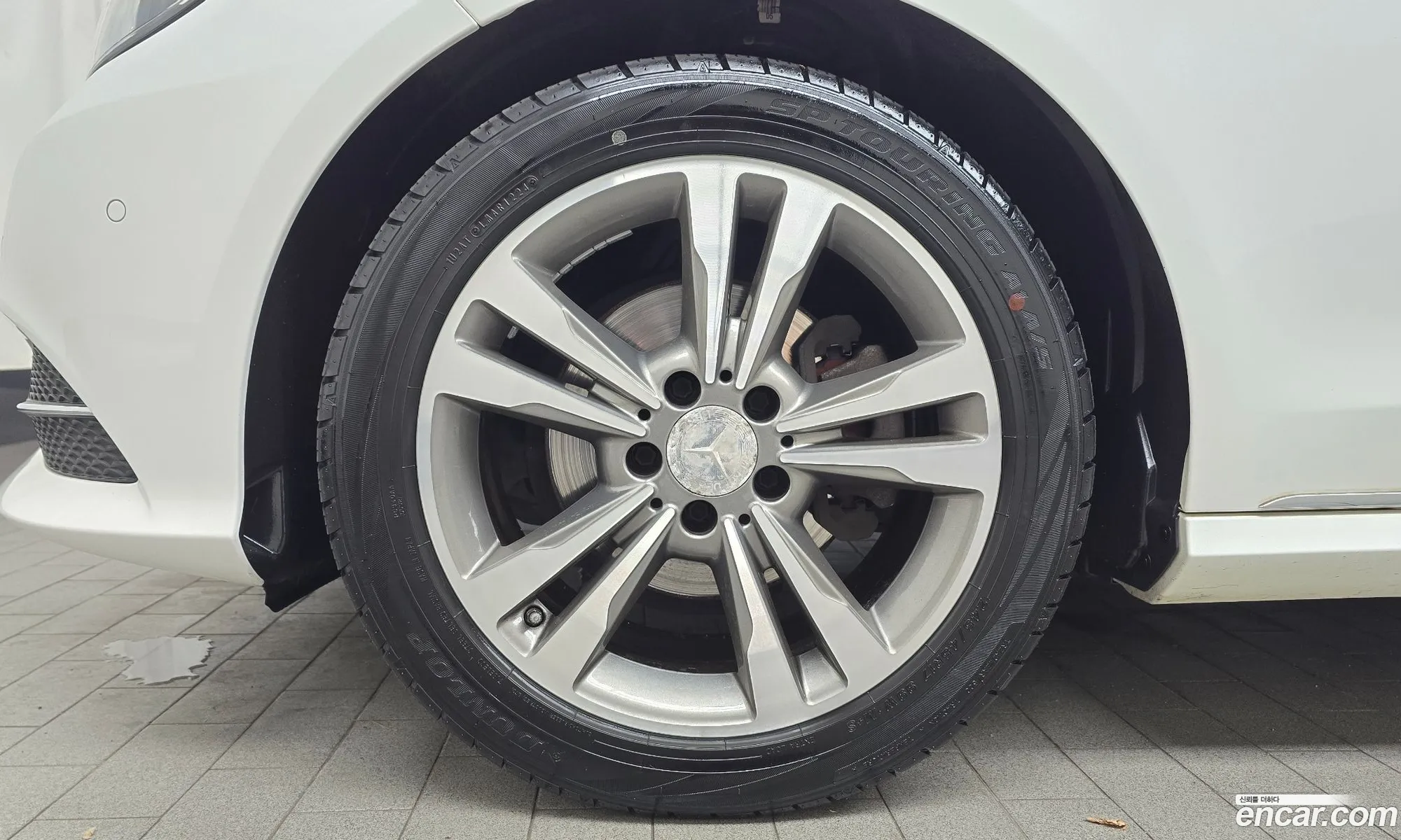 Mercedes-Benz E-Class W212 2014 WDDHF0CB0EB059453 — 16